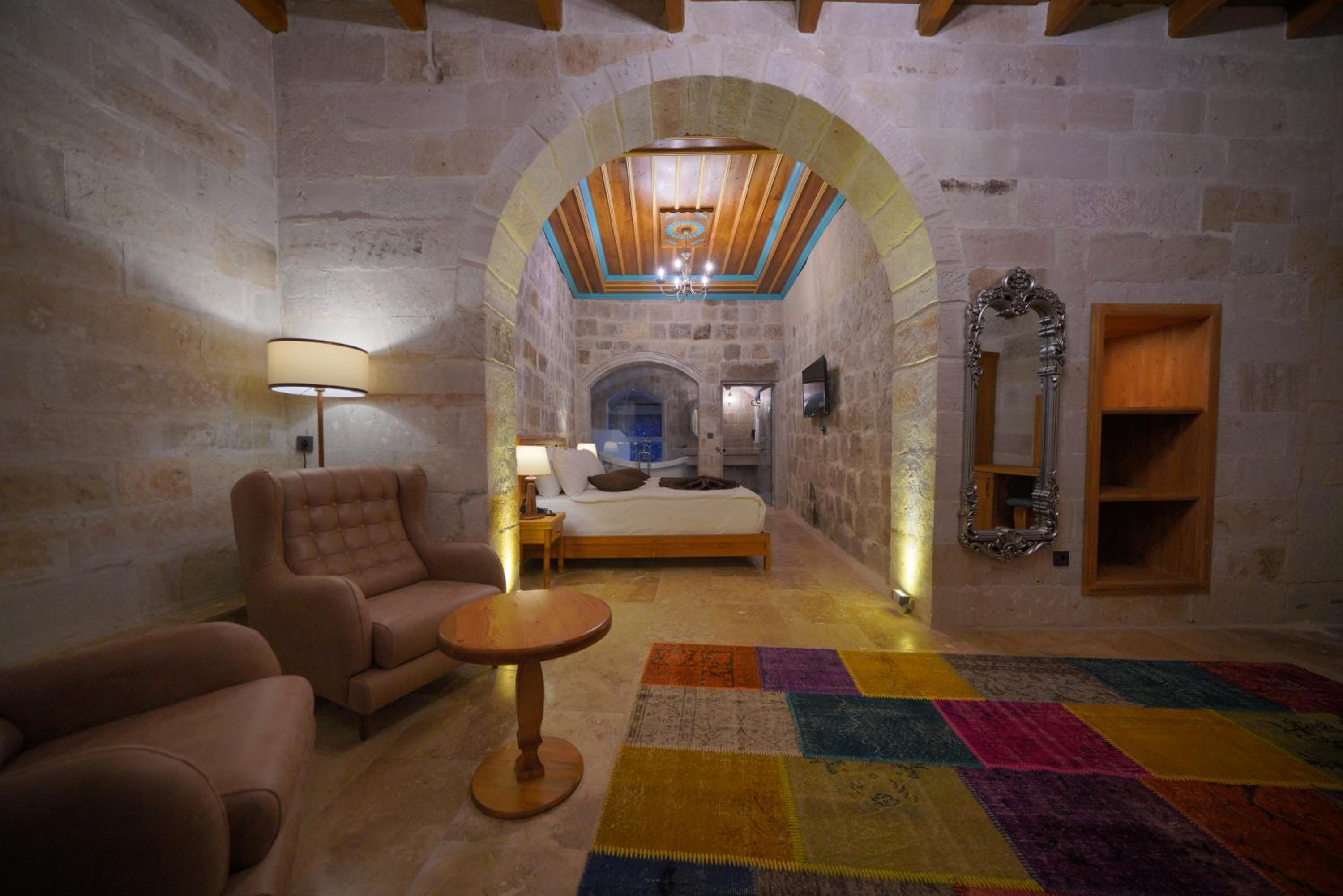 Secret Hill Cave Suites - Image 132