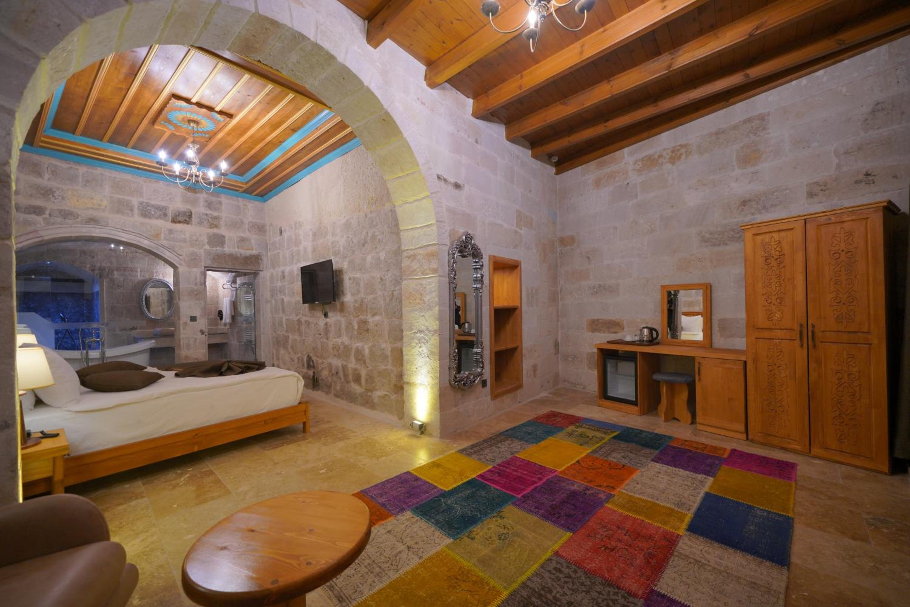 Secret Hill Cave Suites - Image 53