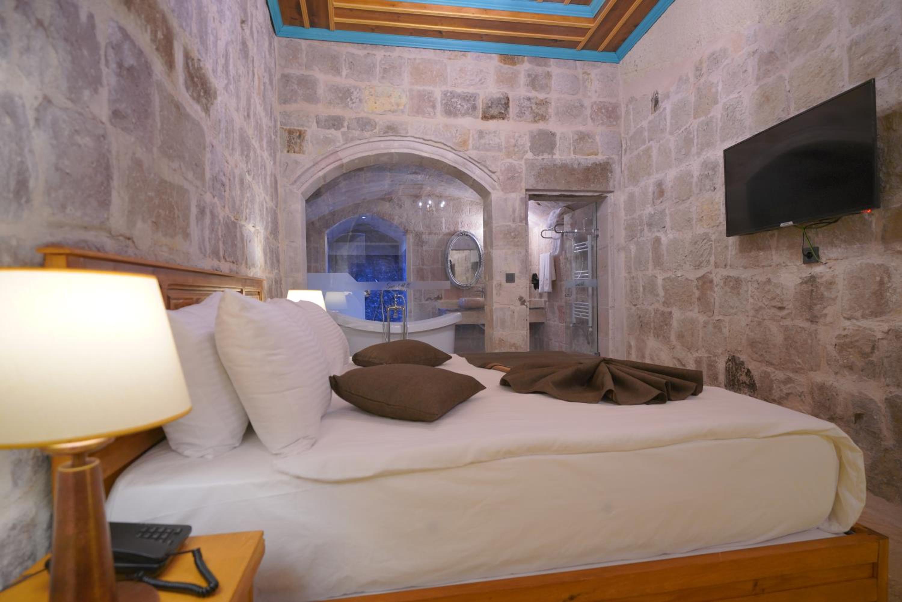 Secret Hill Cave Suites - Image 52