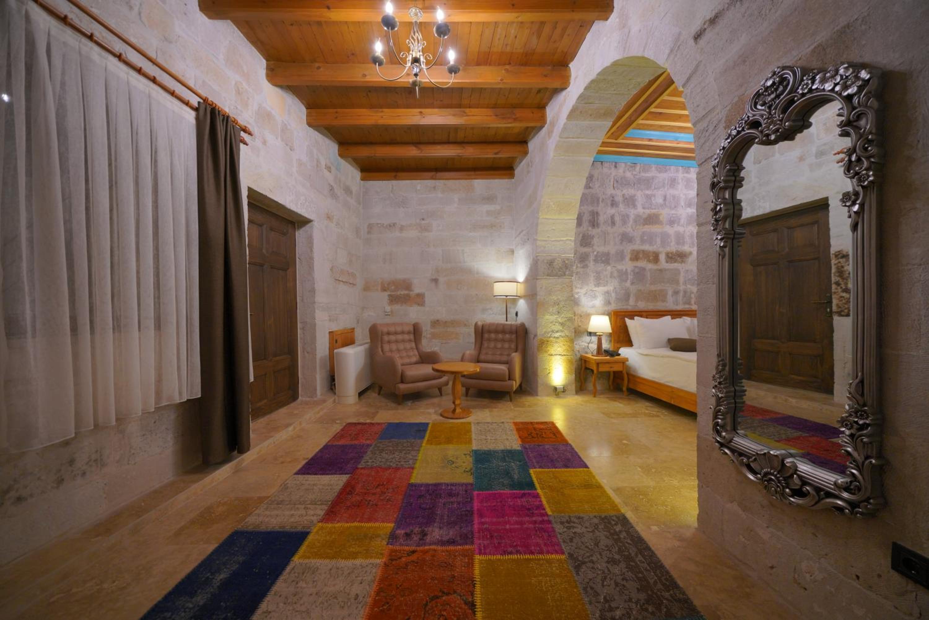 Secret Hill Cave Suites - Image 8