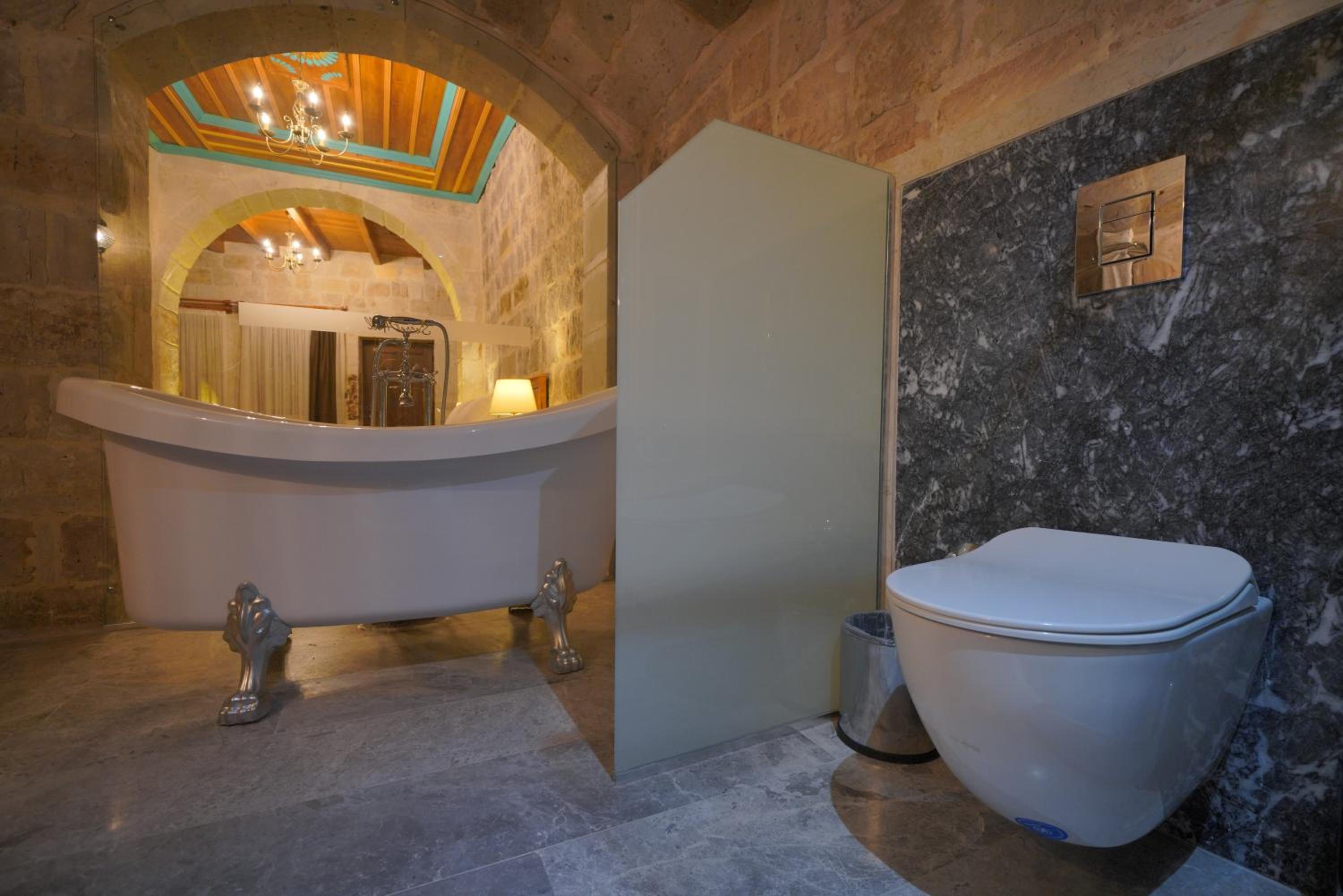 Secret Hill Cave Suites - Image 137