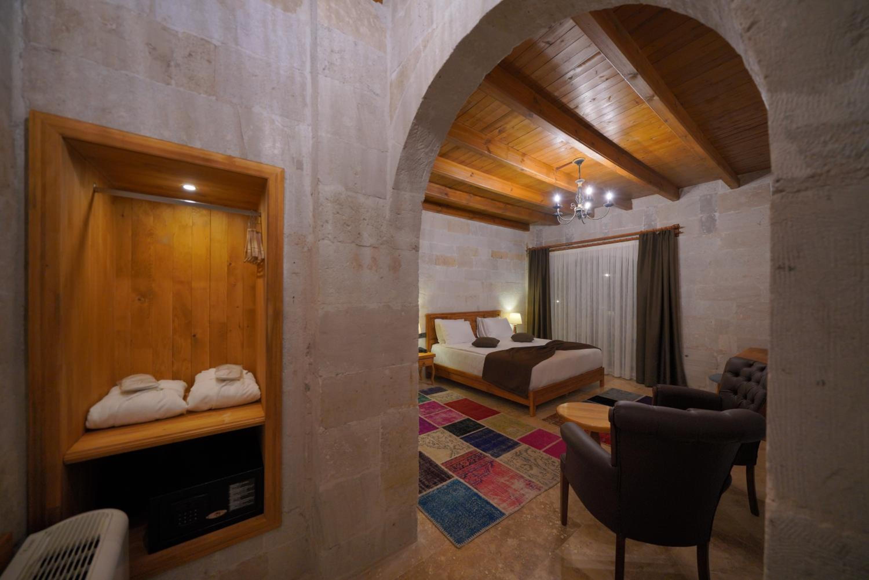 Secret Hill Cave Suites - Image 55