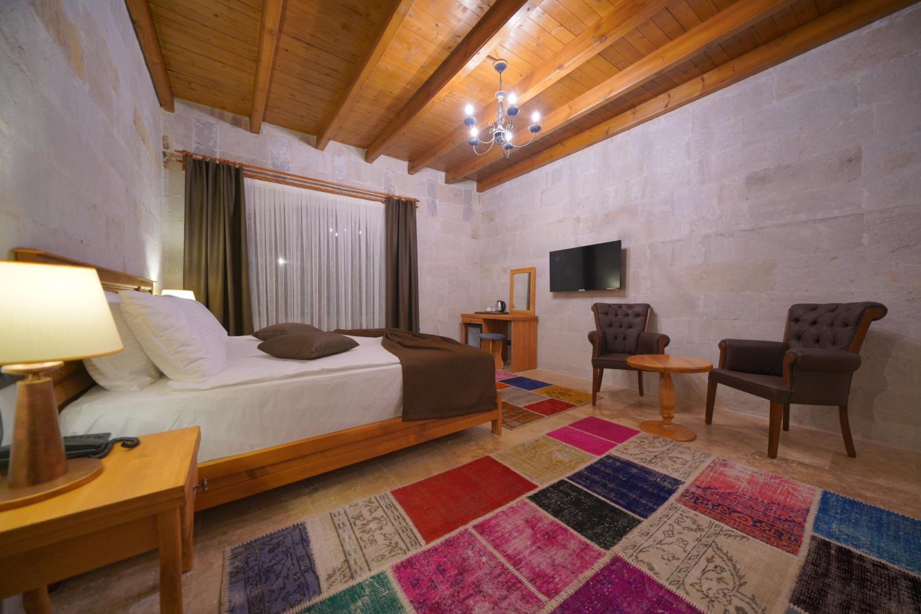 Secret Hill Cave Suites - Image 140