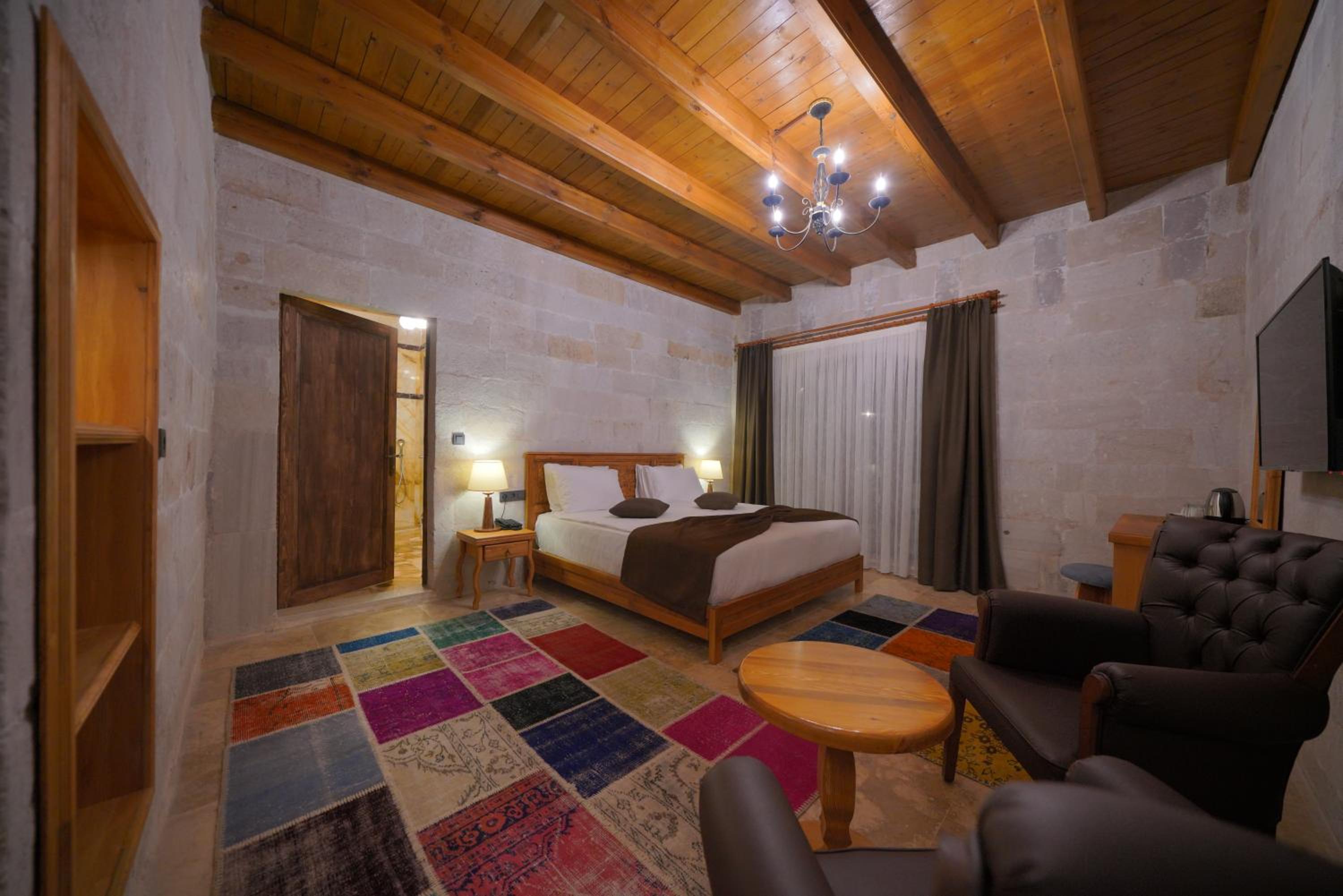 Secret Hill Cave Suites - Image 138