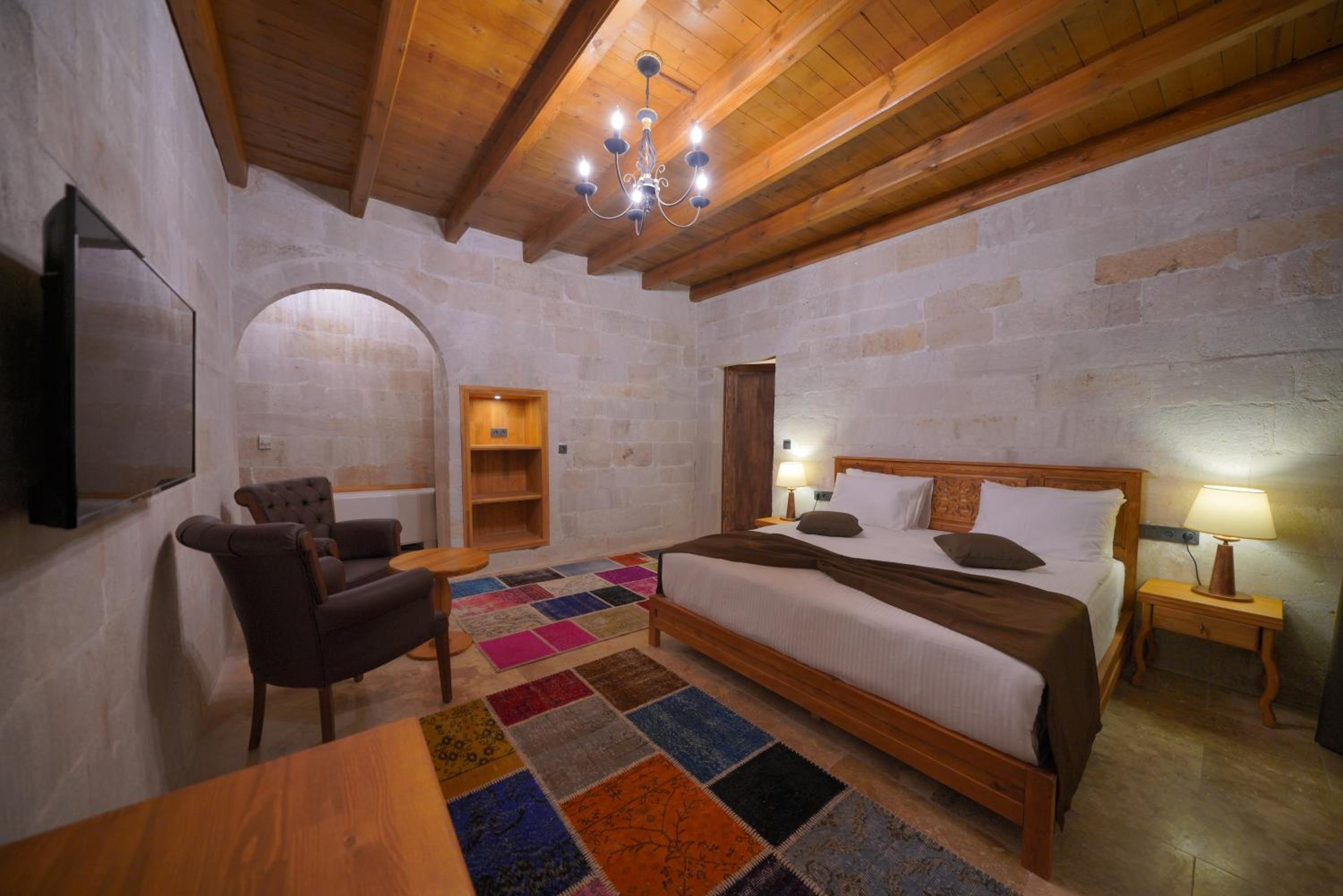 Secret Hill Cave Suites - Image 139