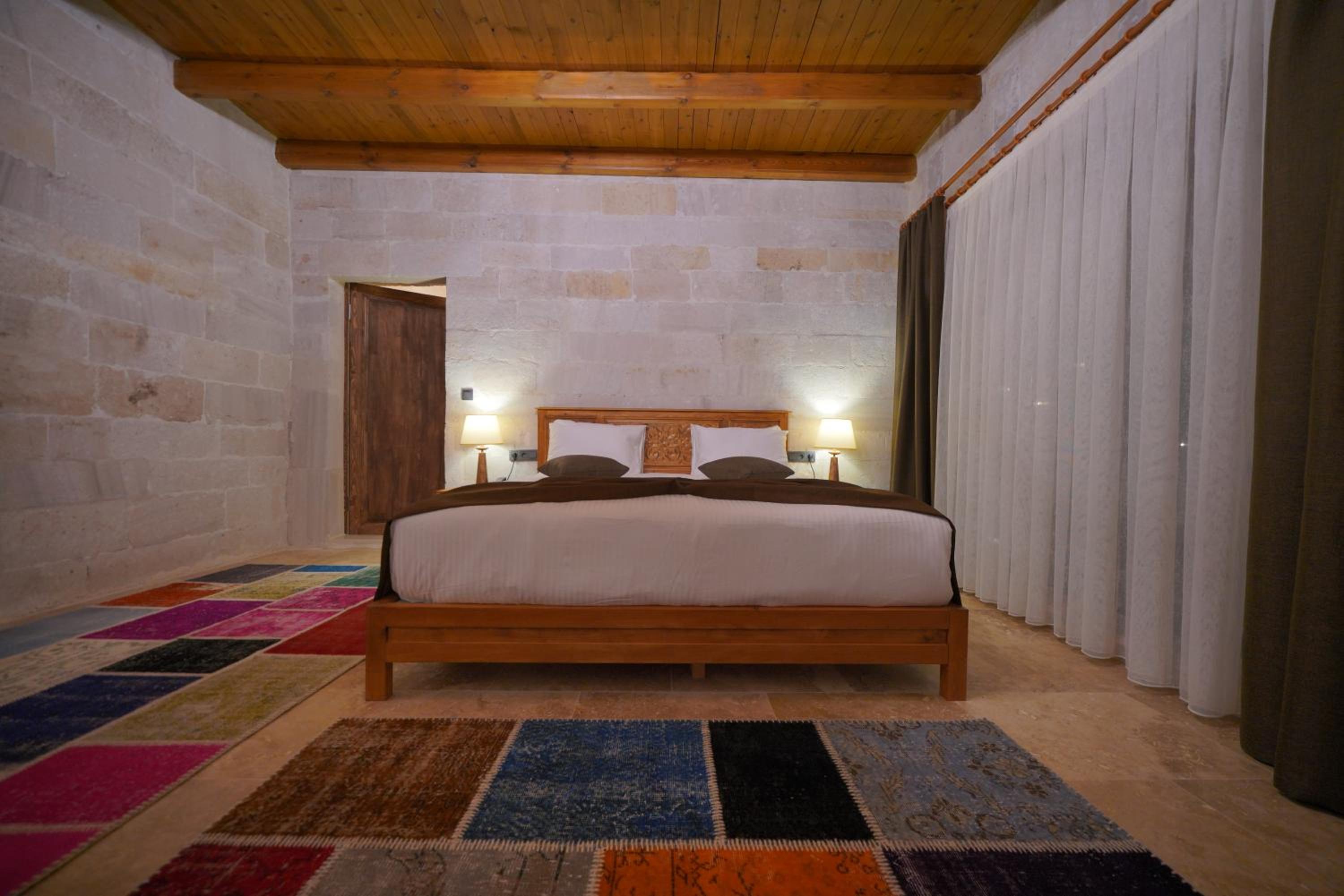 Secret Hill Cave Suites - Image 143