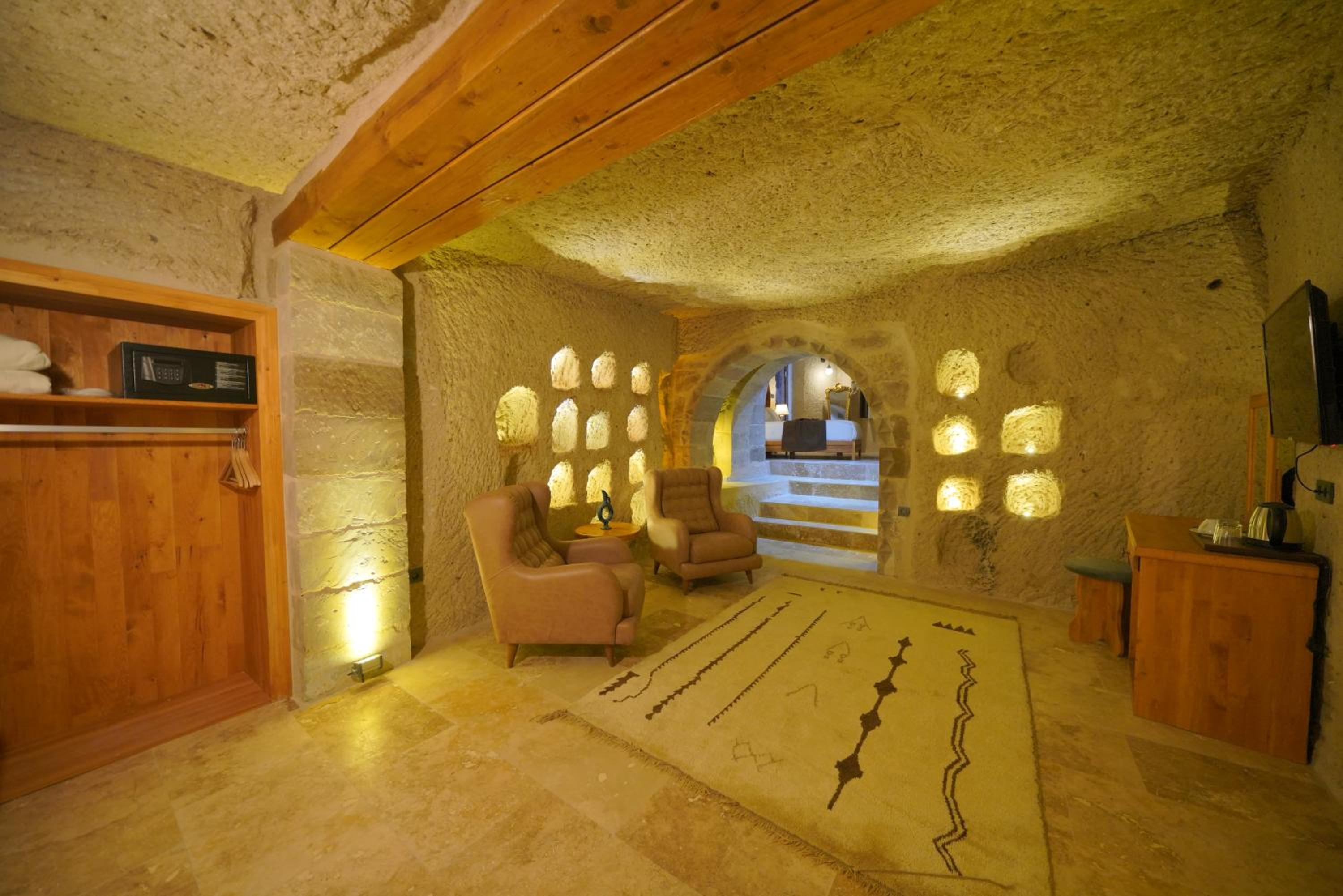 Secret Hill Cave Suites - Image 141