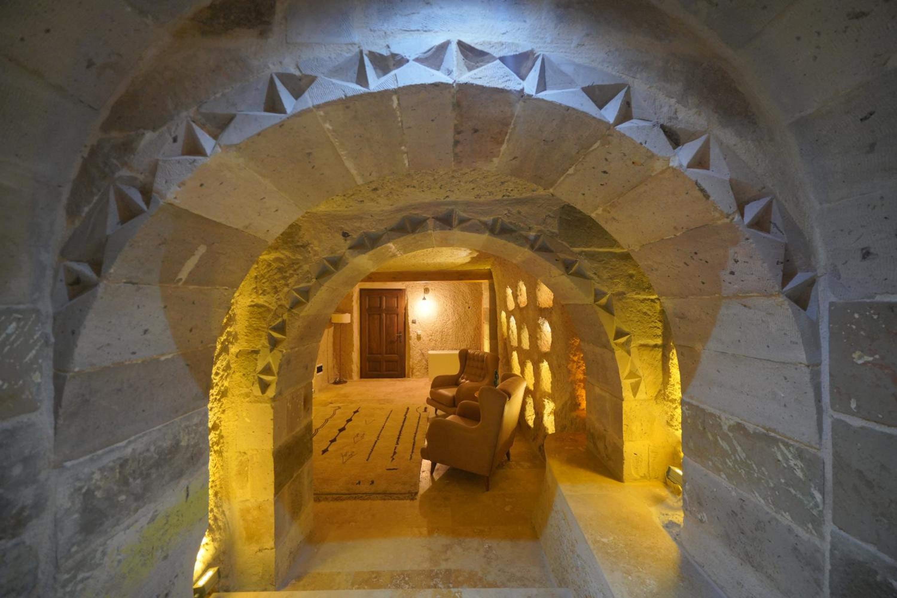 Secret Hill Cave Suites - Image 57