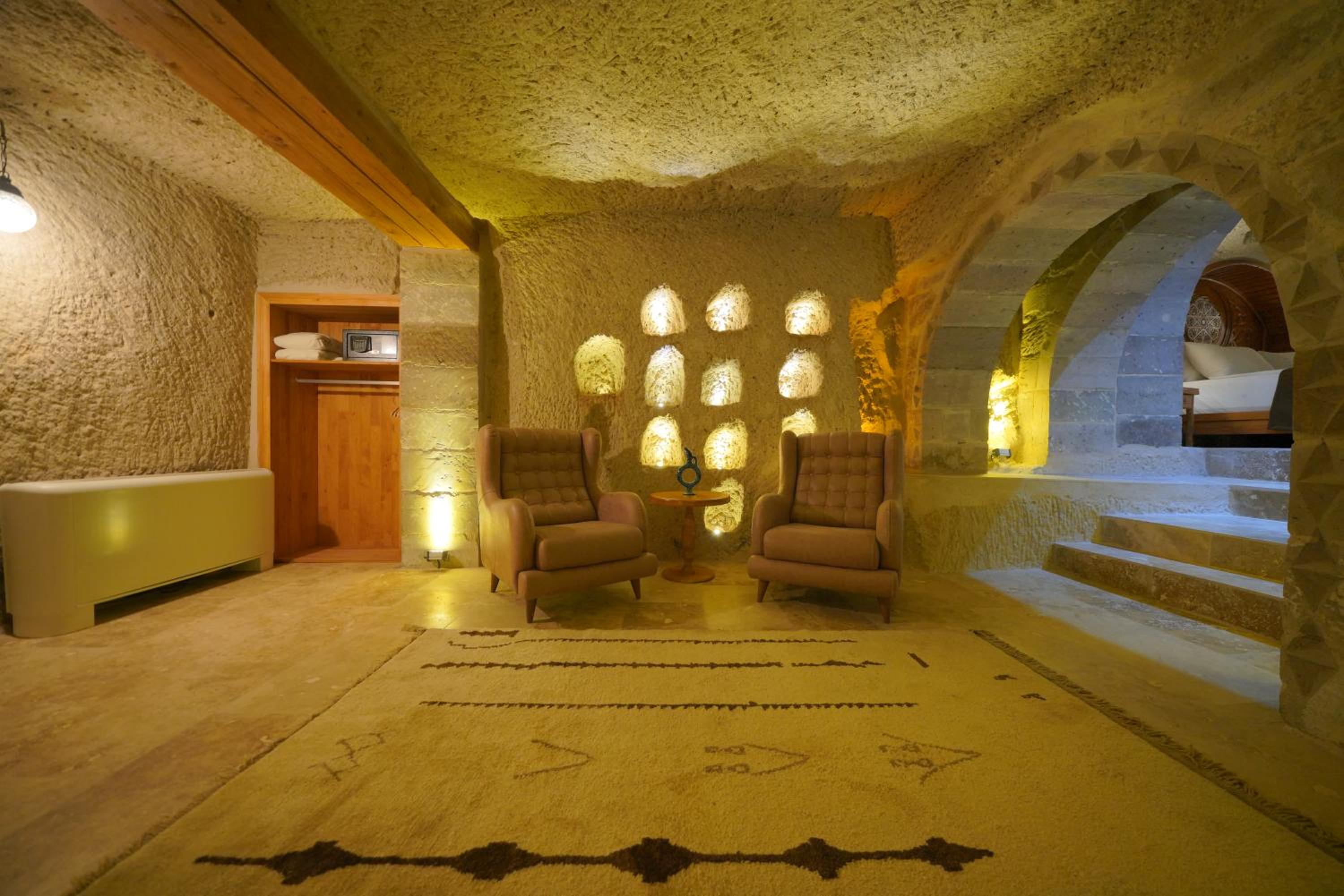 Secret Hill Cave Suites - Image 148