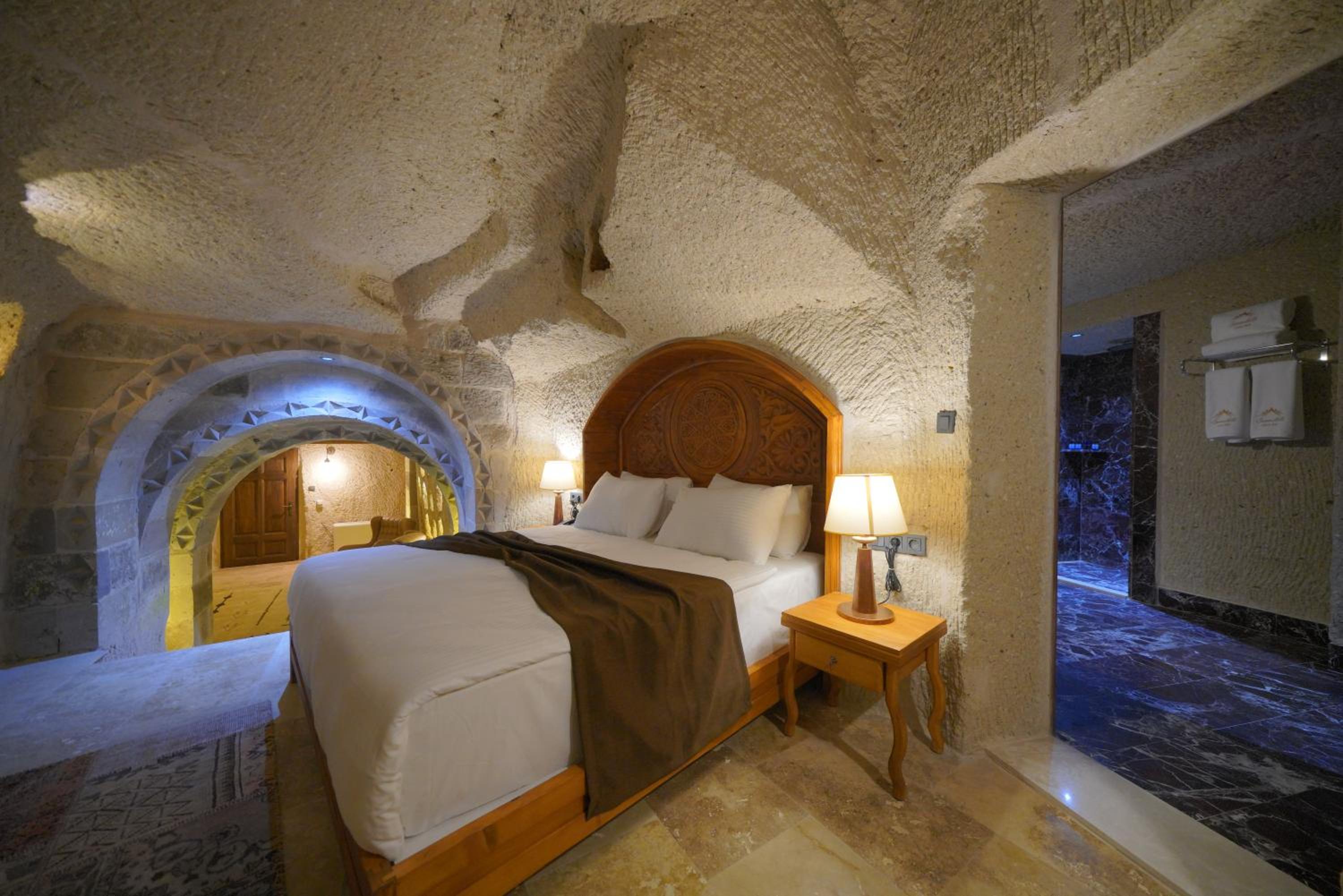 Secret Hill Cave Suites - Image 14
