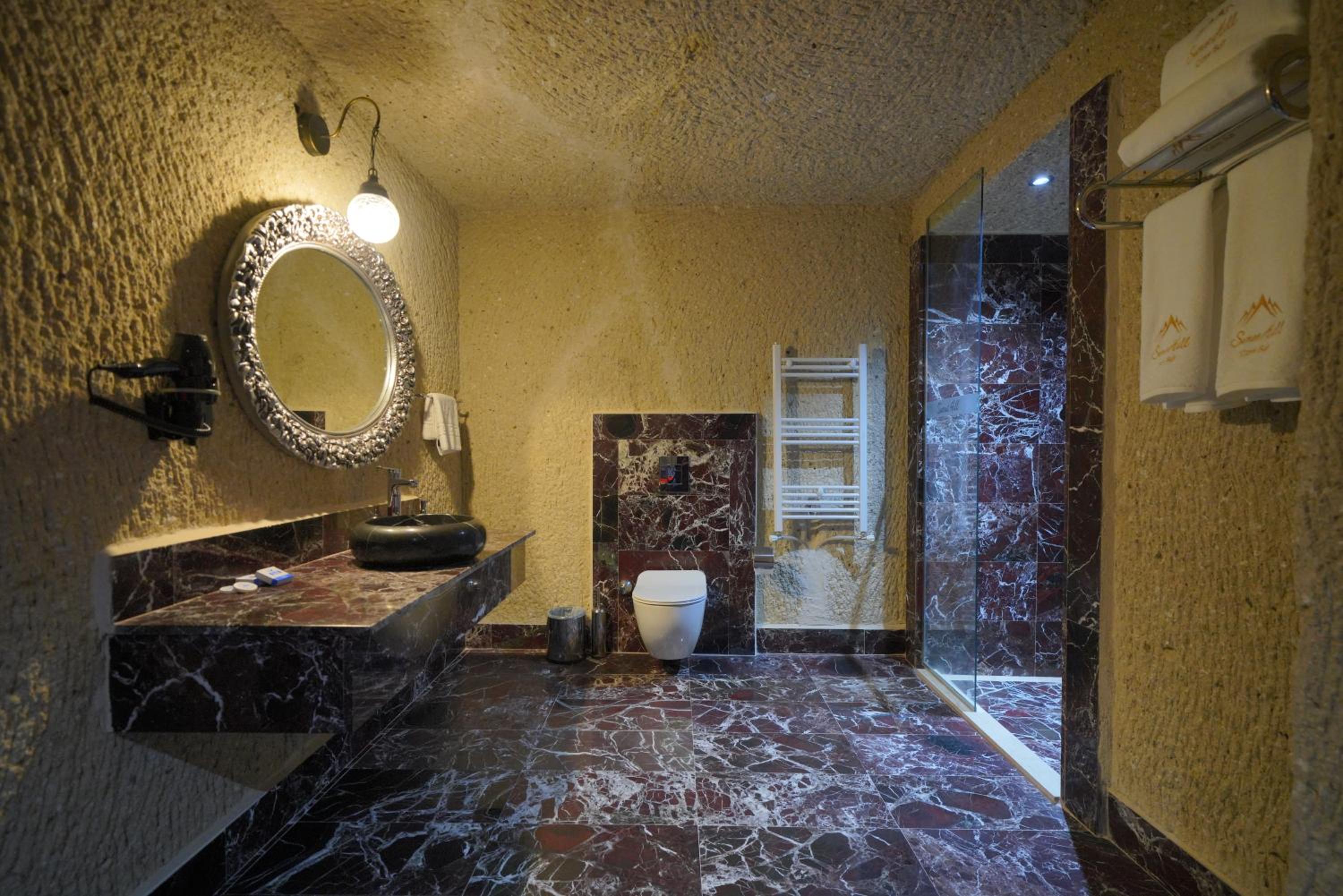 Secret Hill Cave Suites - Image 16
