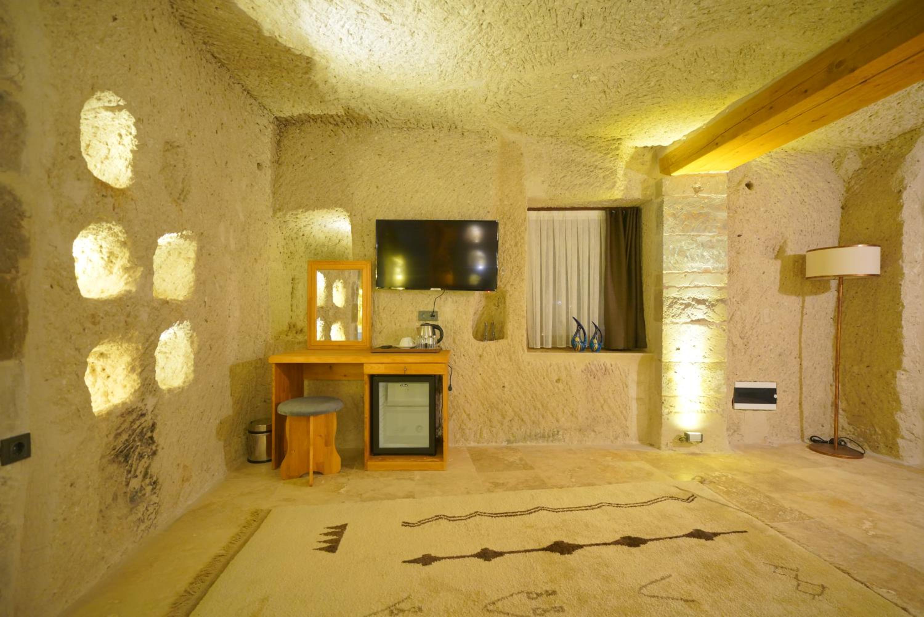 Secret Hill Cave Suites - Image 149