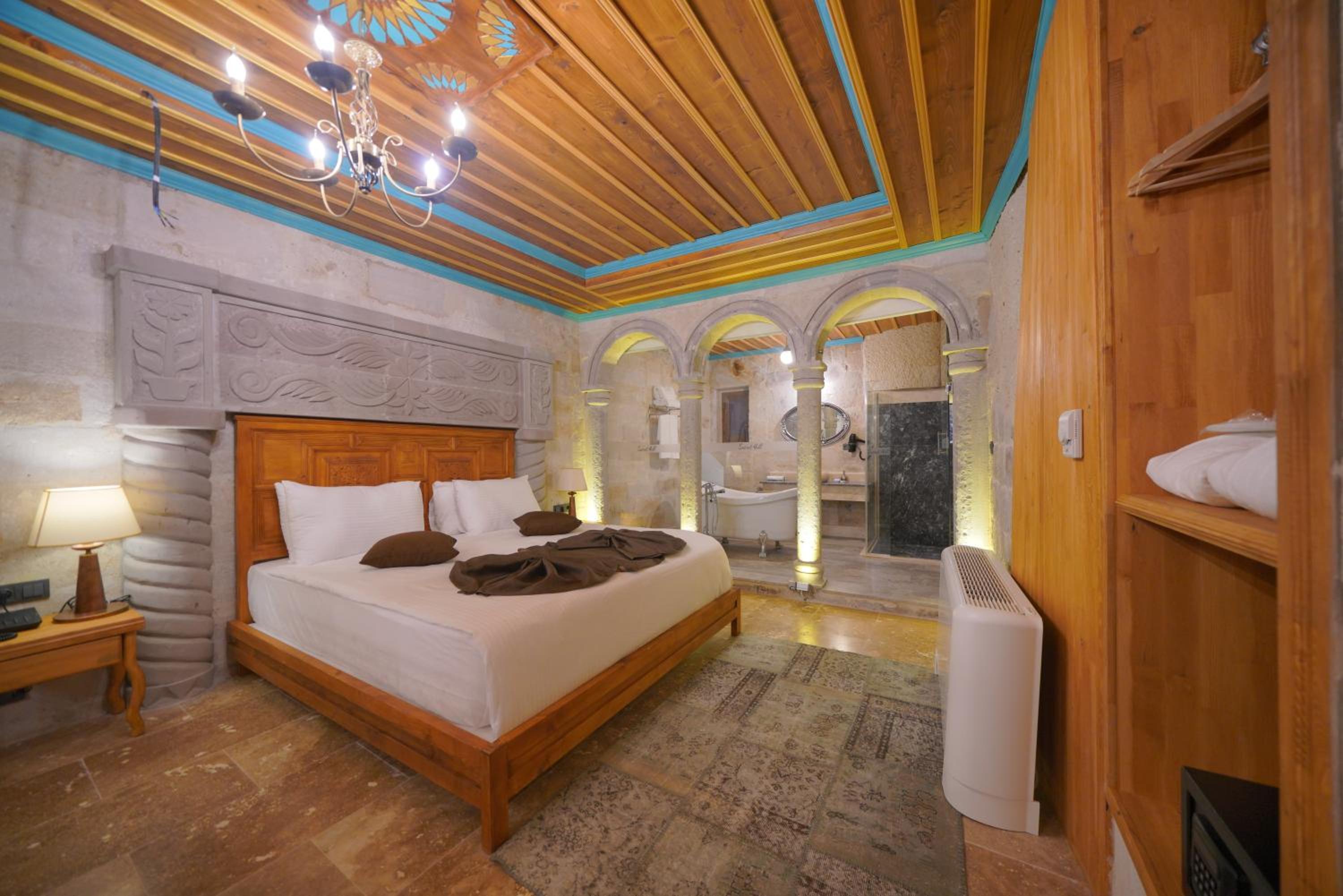 Secret Hill Cave Suites - Image 11