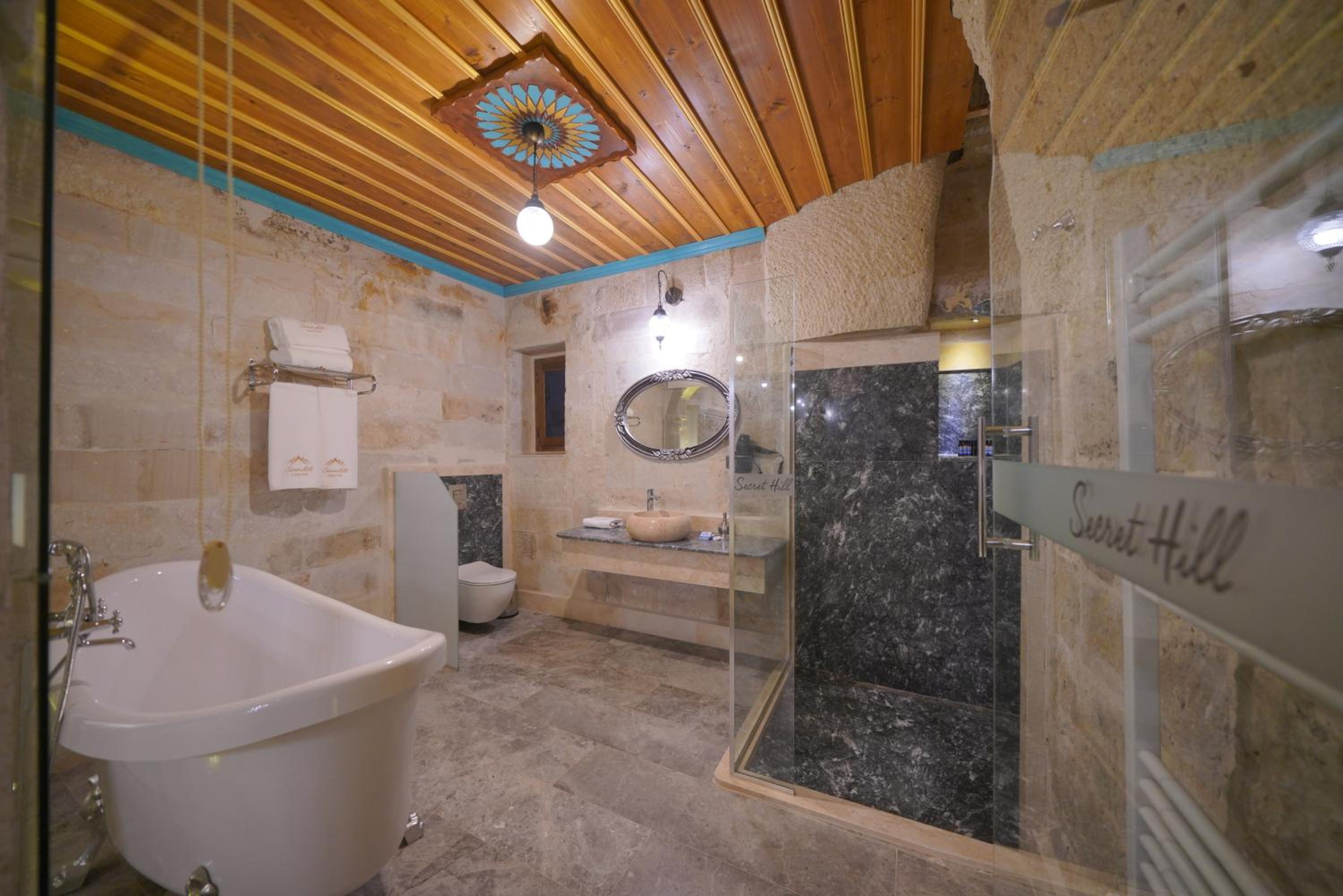 Secret Hill Cave Suites - Image 23