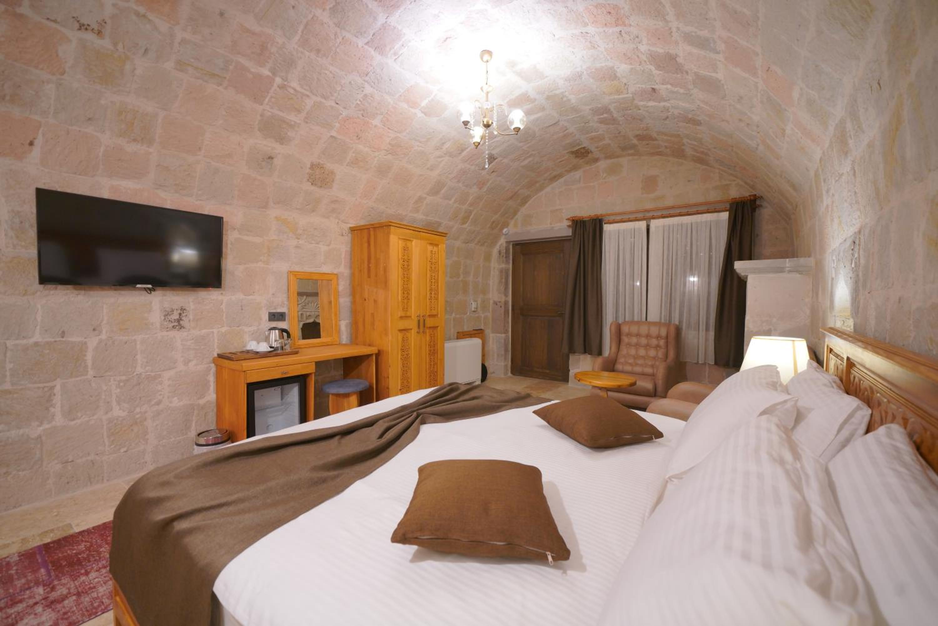 Secret Hill Cave Suites - Image 60
