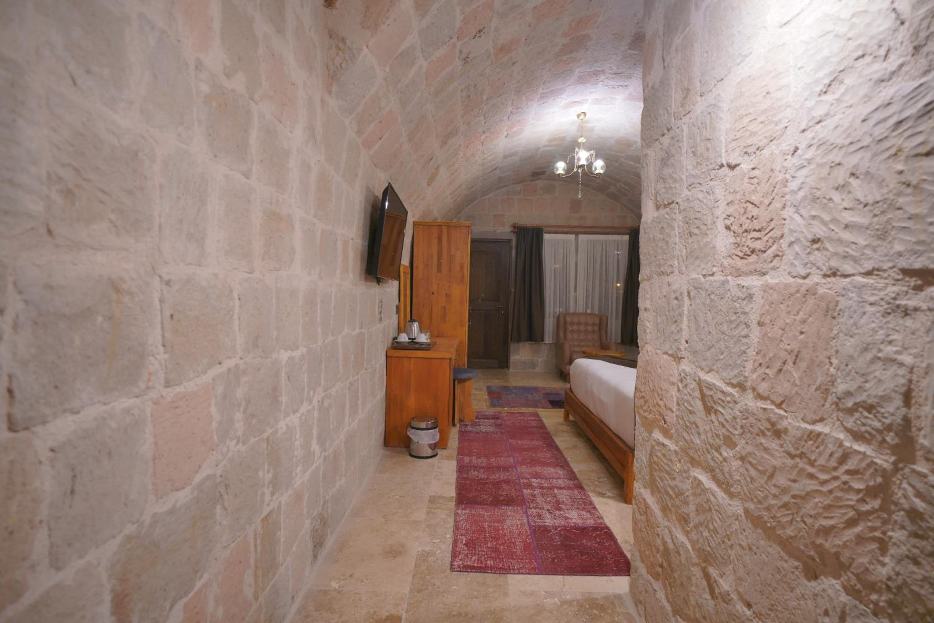 Secret Hill Cave Suites - Image 152