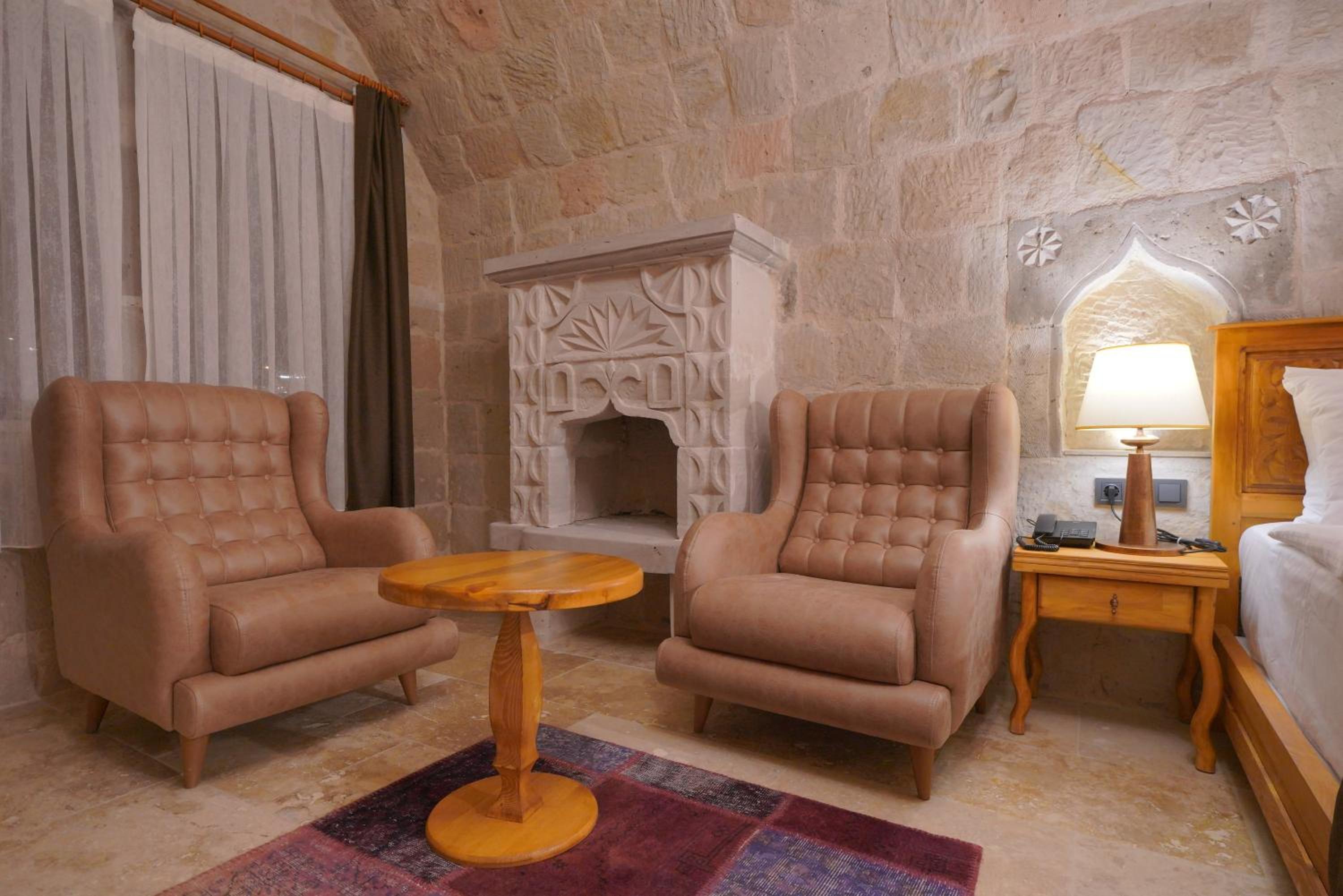 Secret Hill Cave Suites - Image 26