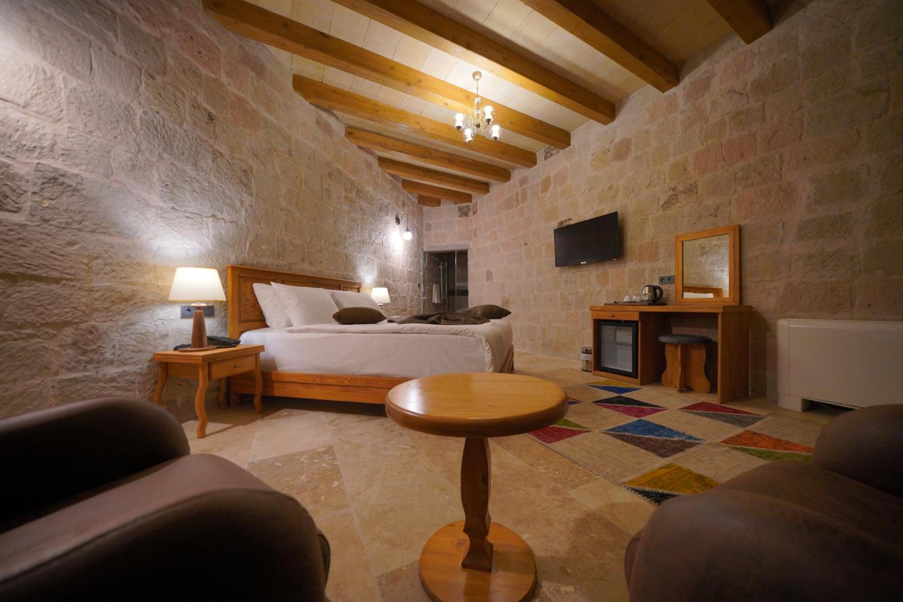 Secret Hill Cave Suites - Image 153