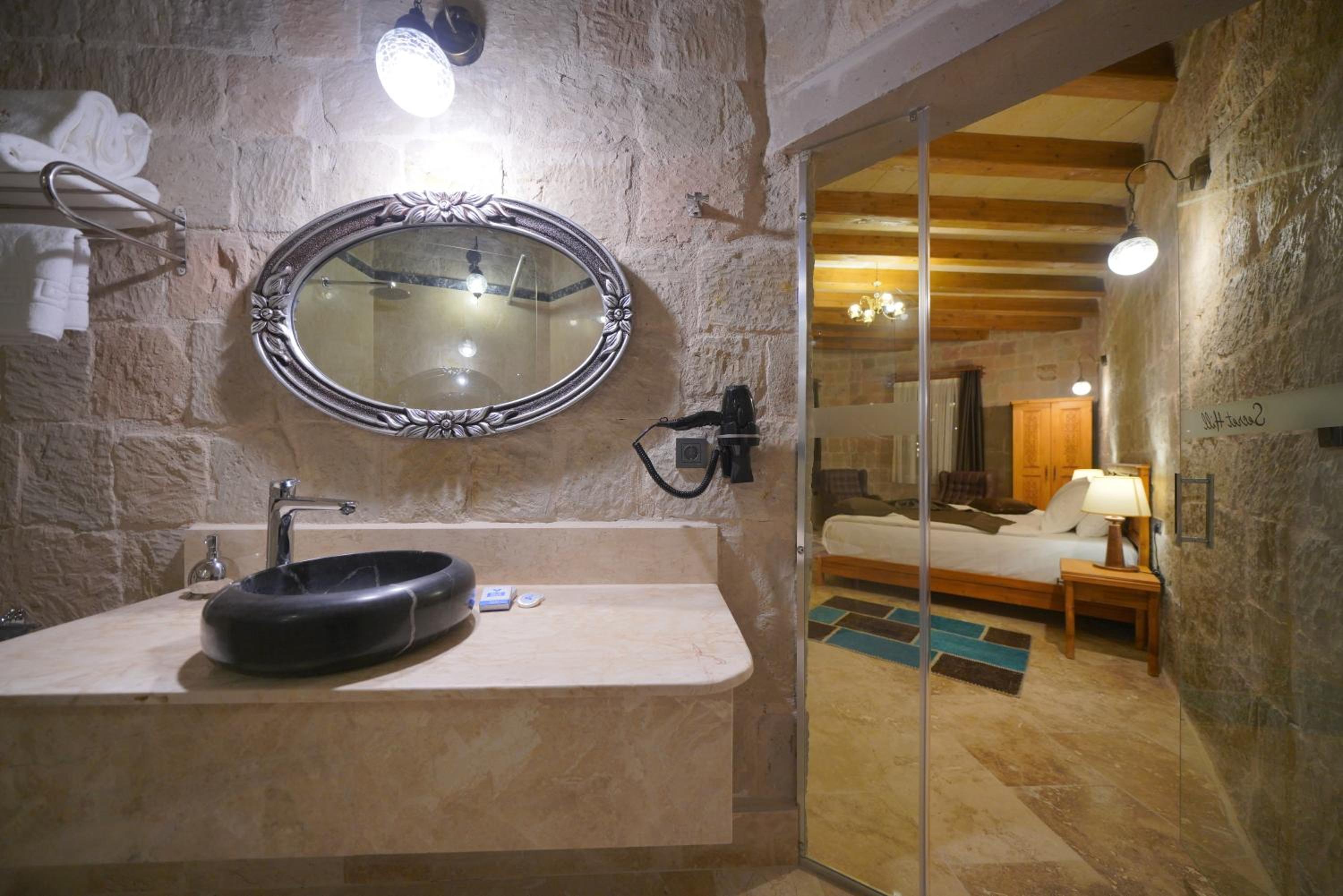 Secret Hill Cave Suites - Image 63