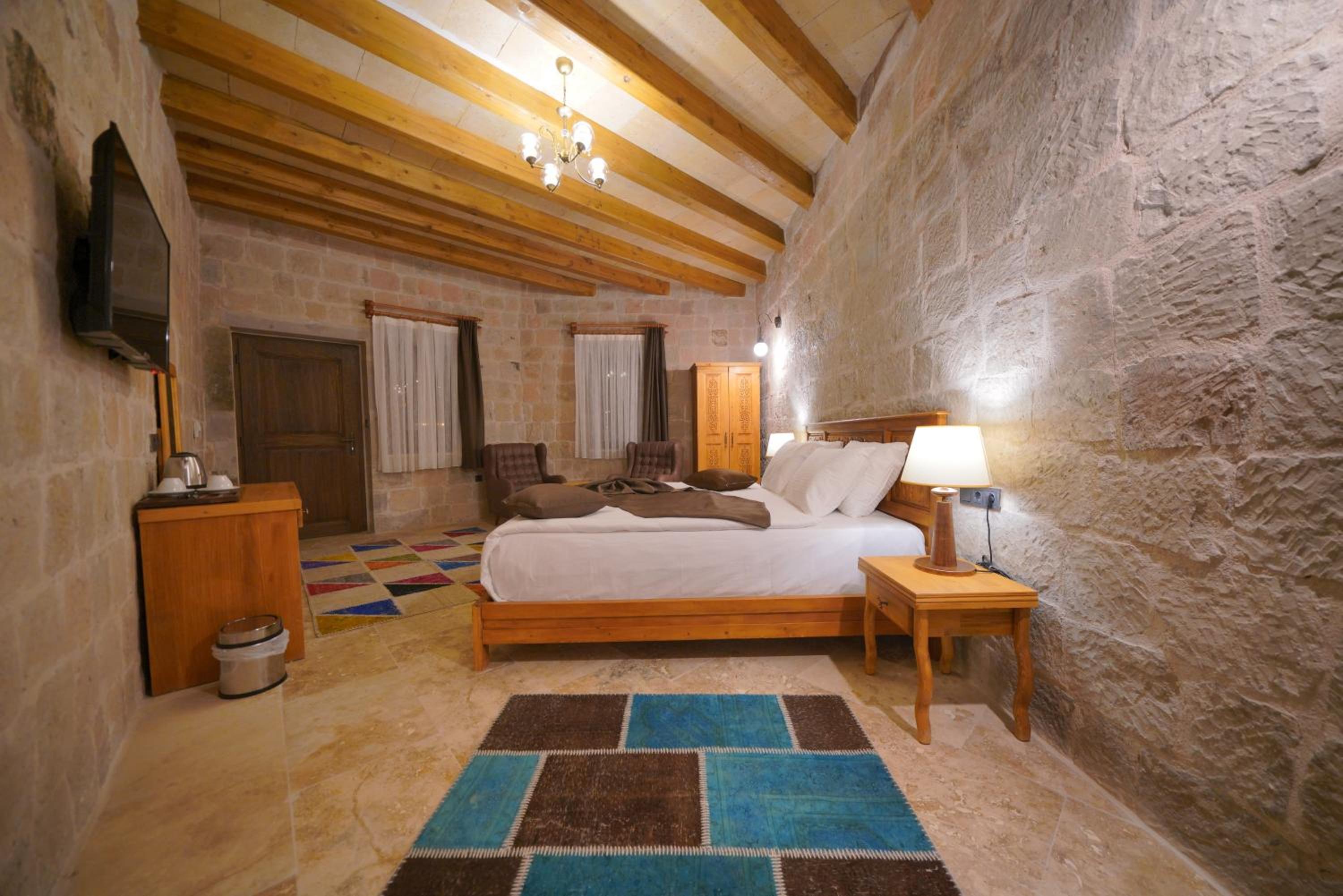 Secret Hill Cave Suites - Image 154
