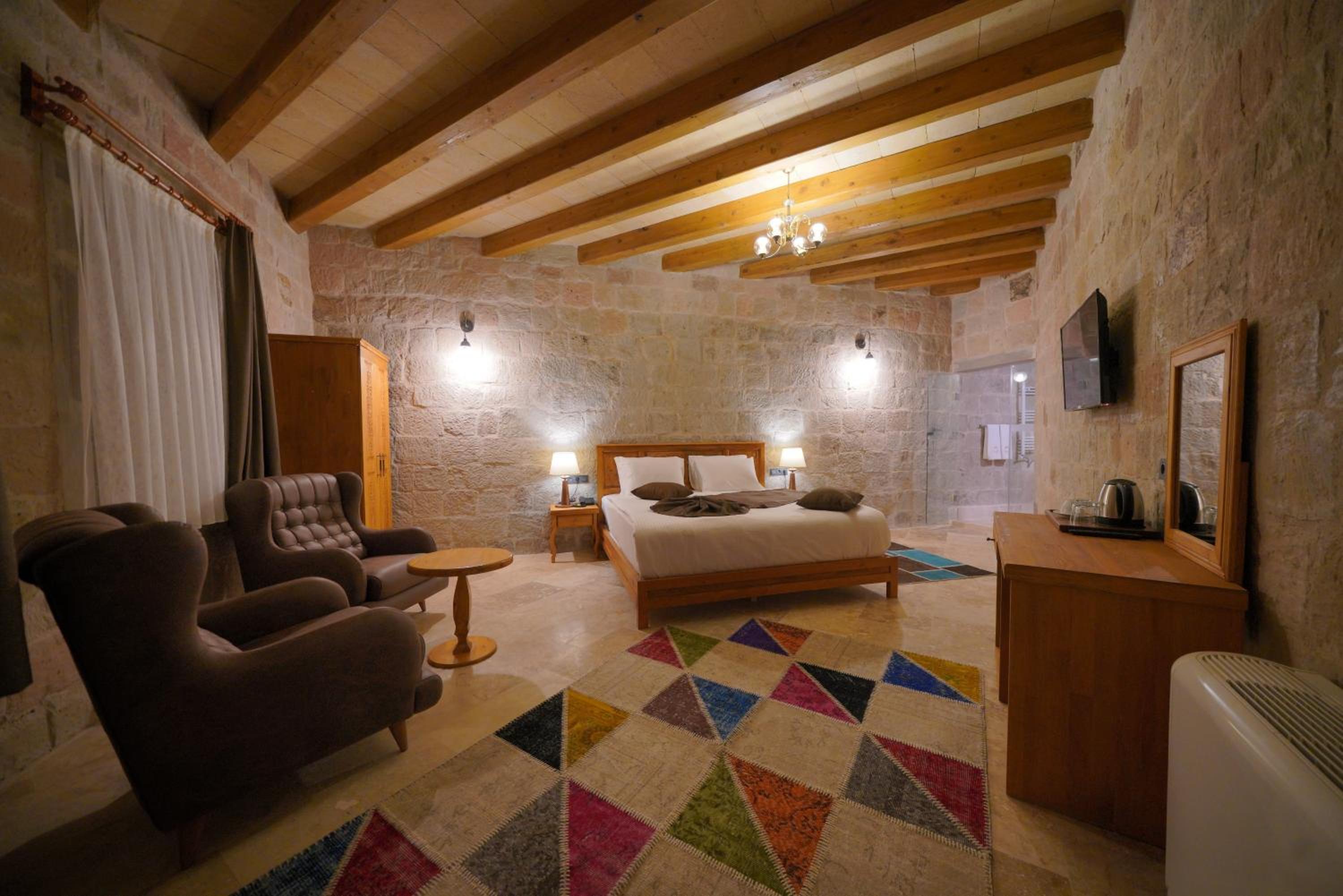 Secret Hill Cave Suites - Image 62