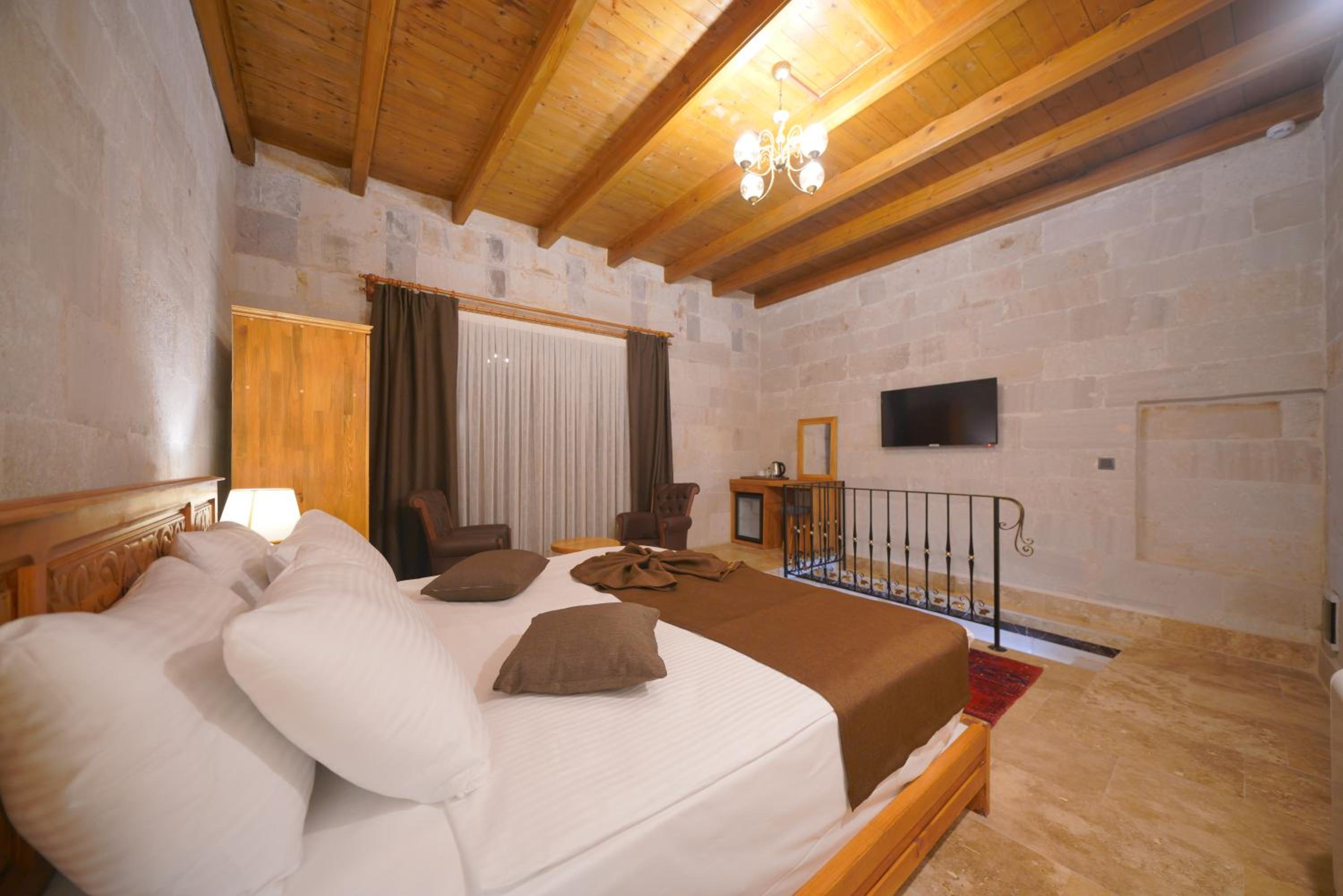 Secret Hill Cave Suites - Image 64