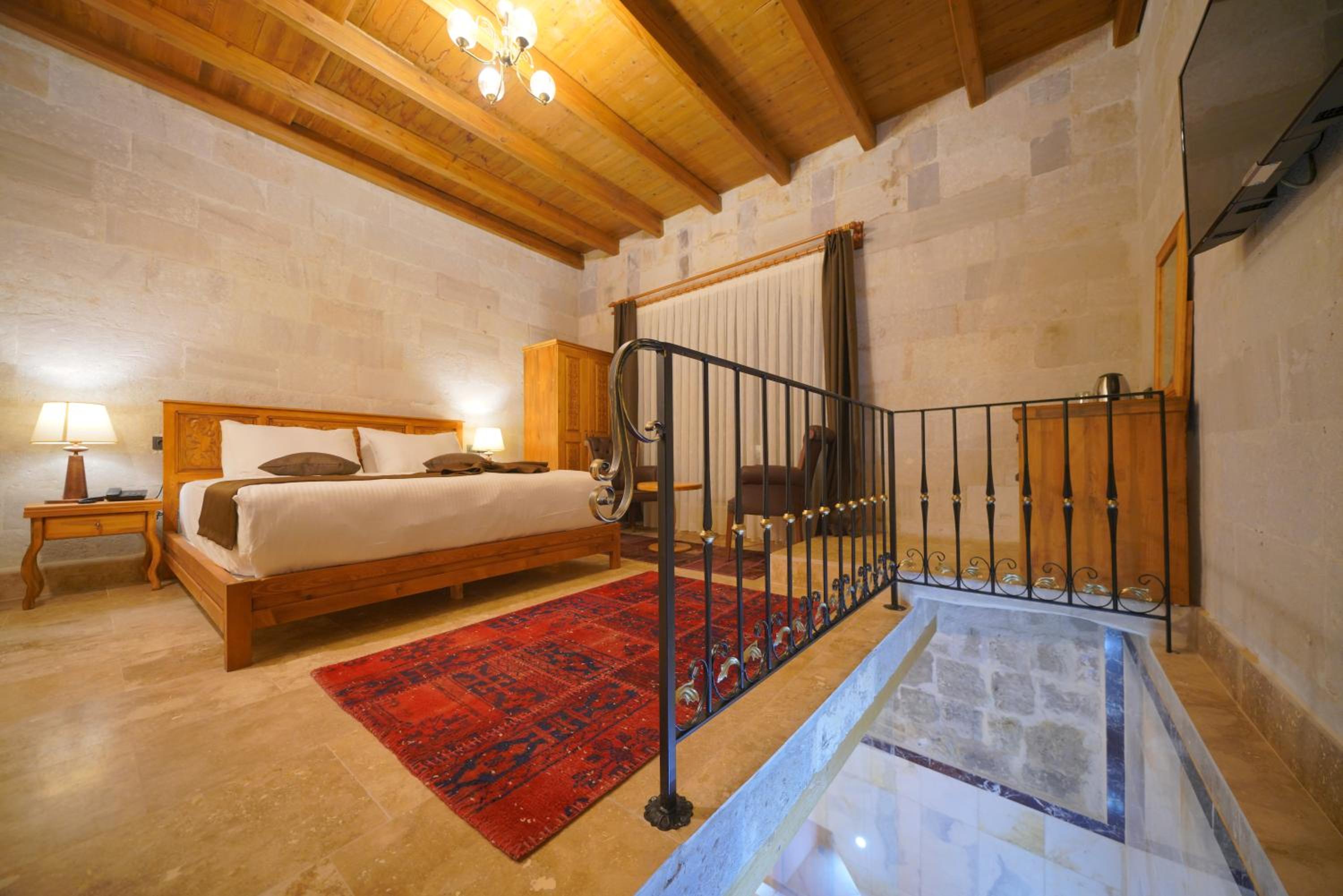 Secret Hill Cave Suites - Image 157