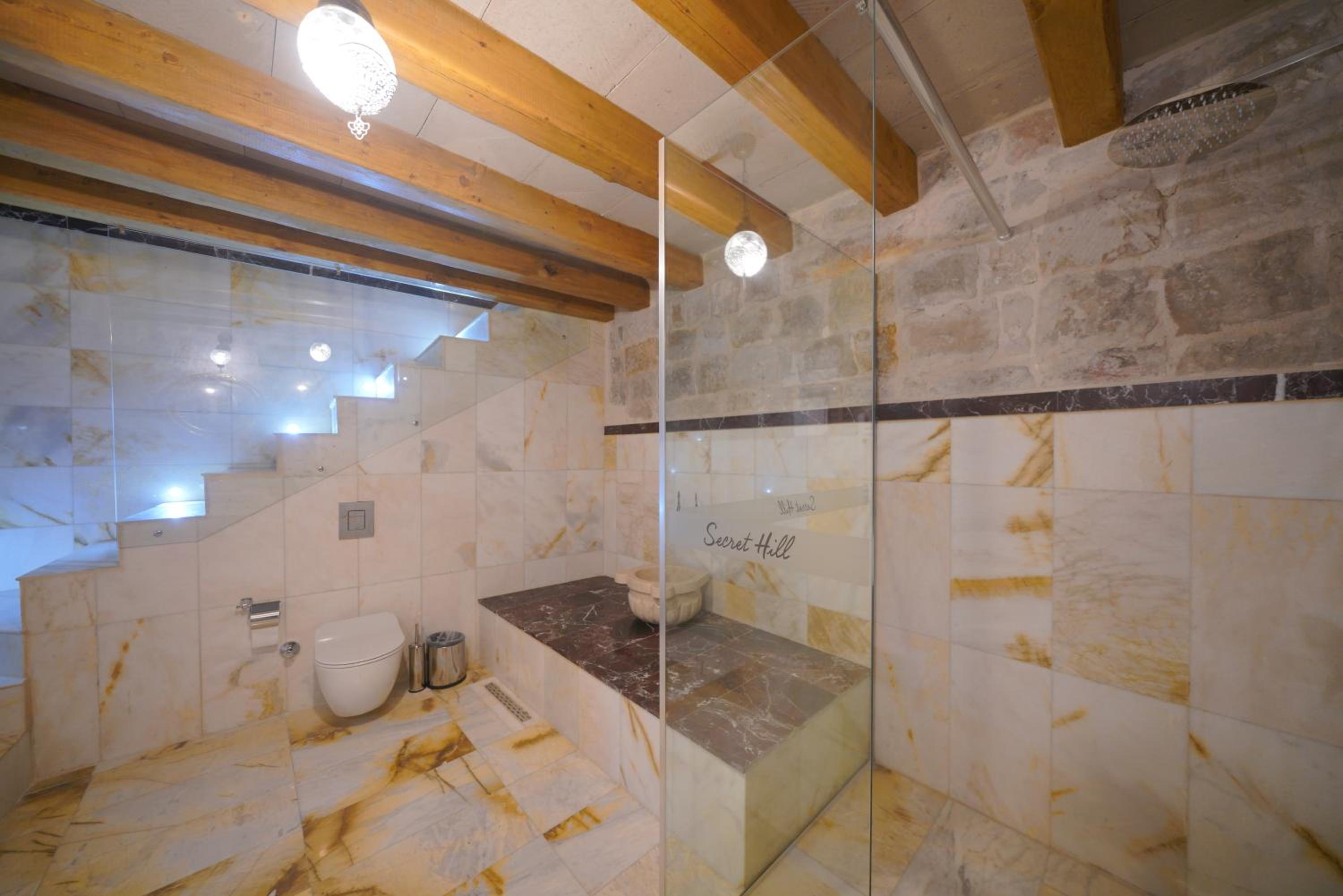 Secret Hill Cave Suites - Image 68