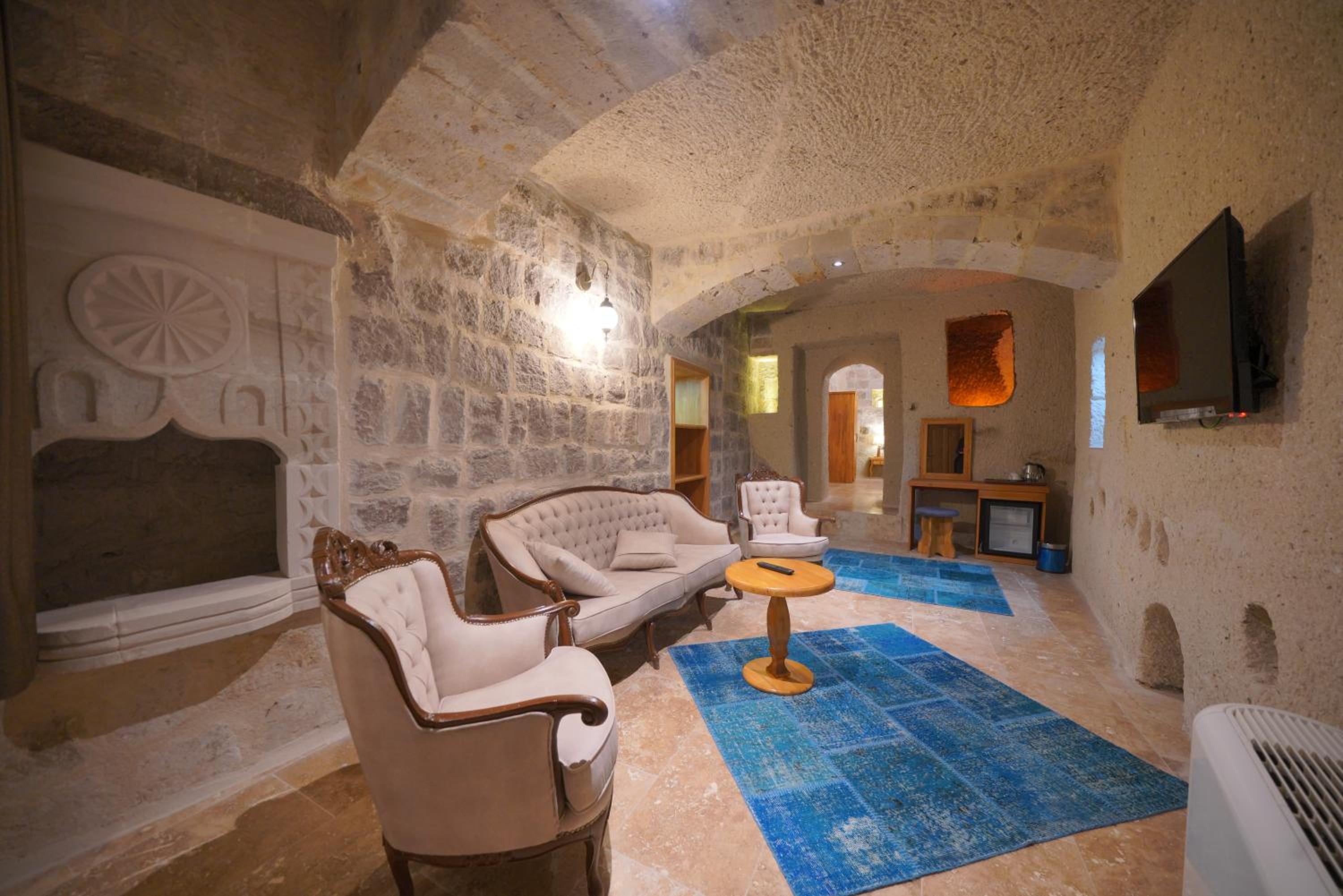 Secret Hill Cave Suites - Image 72