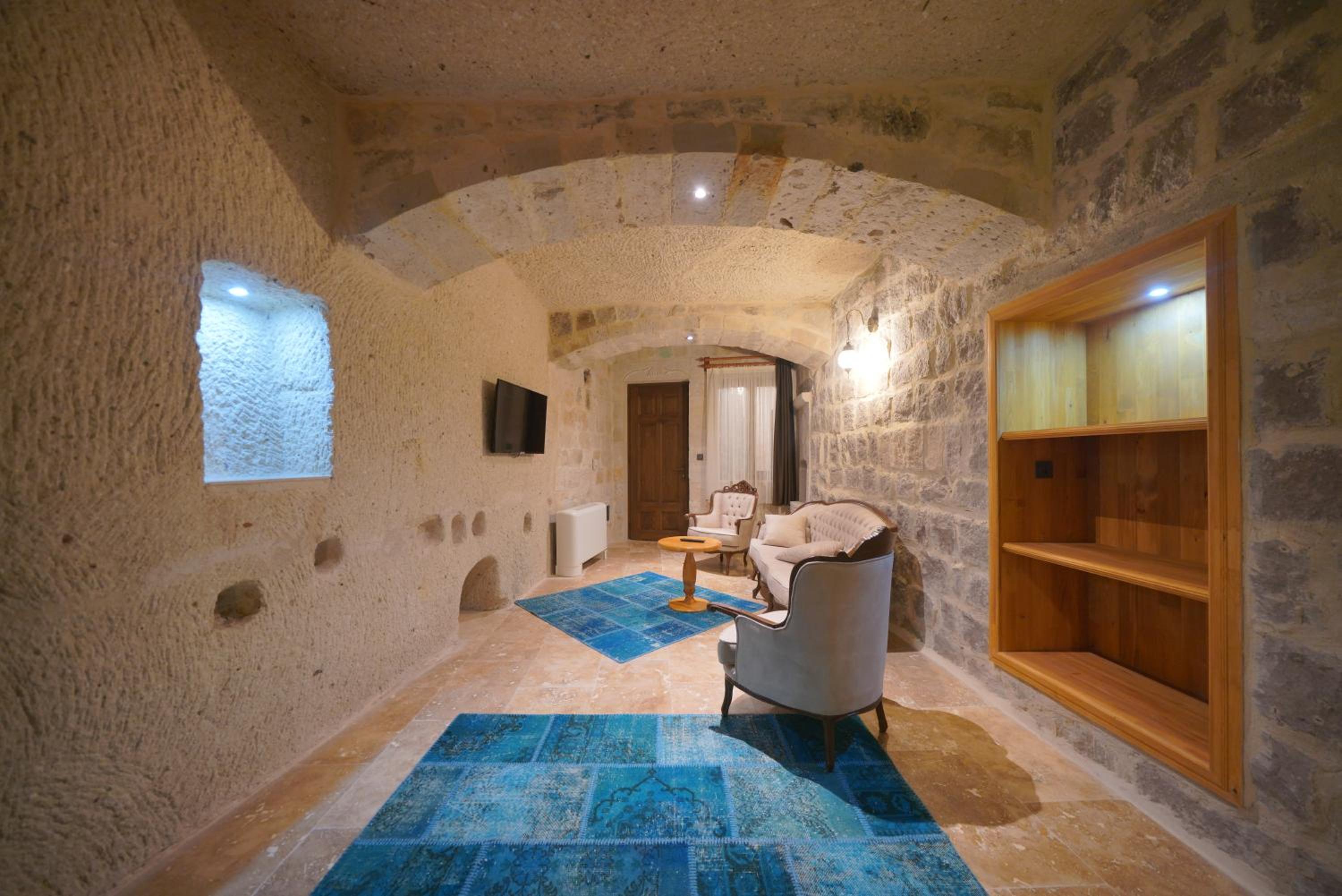 Secret Hill Cave Suites - Image 73