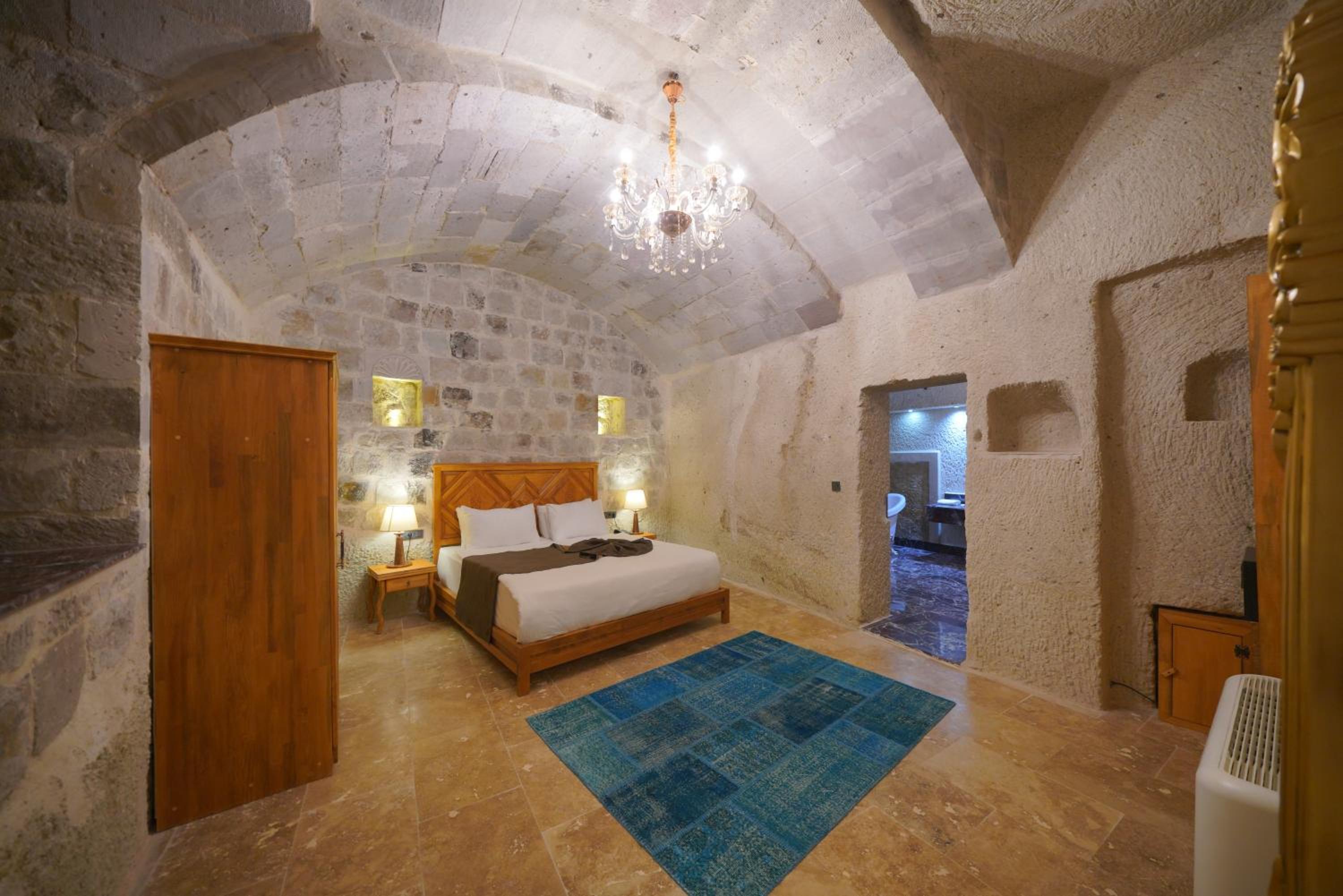 Secret Hill Cave Suites - Image 159