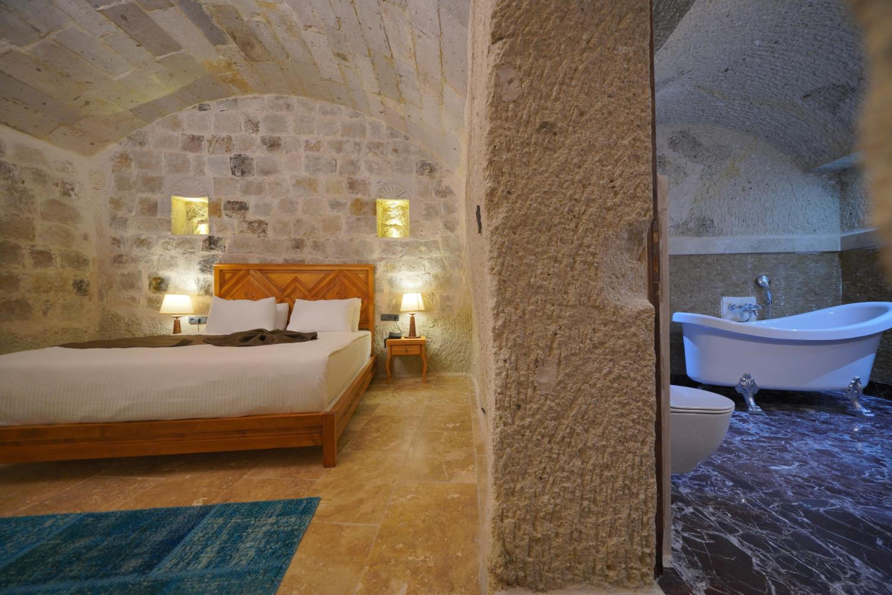 Secret Hill Cave Suites - Image 160