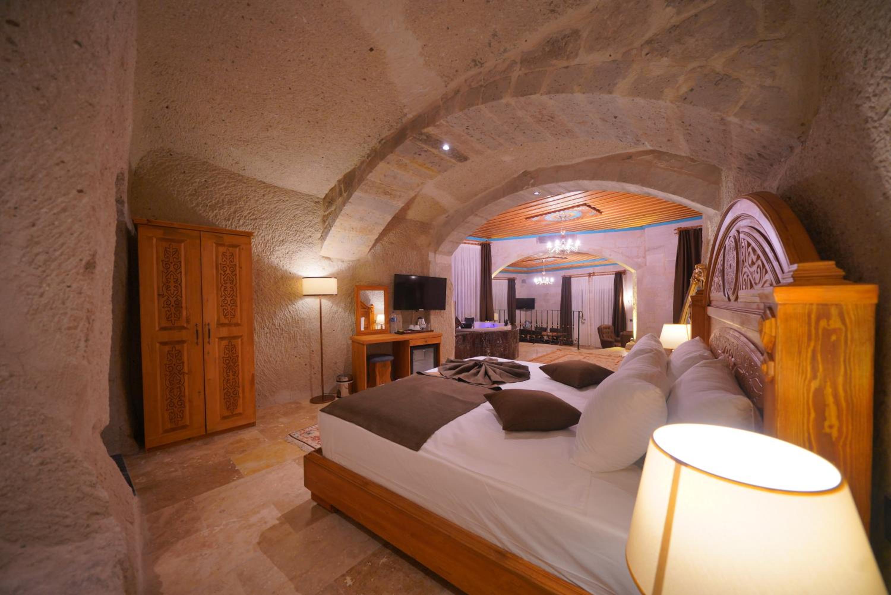 Secret Hill Cave Suites - Image 117