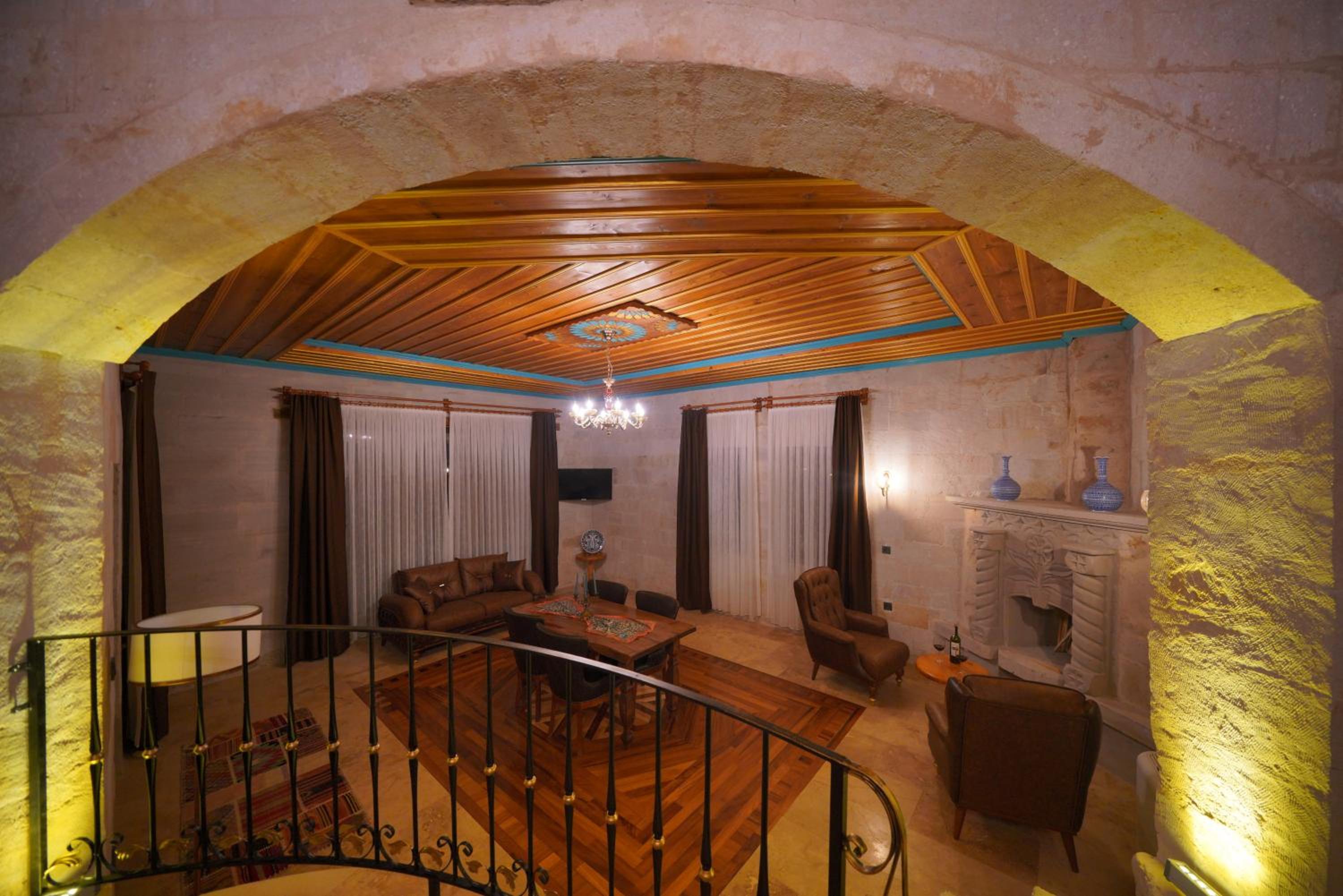 Secret Hill Cave Suites - Image 50