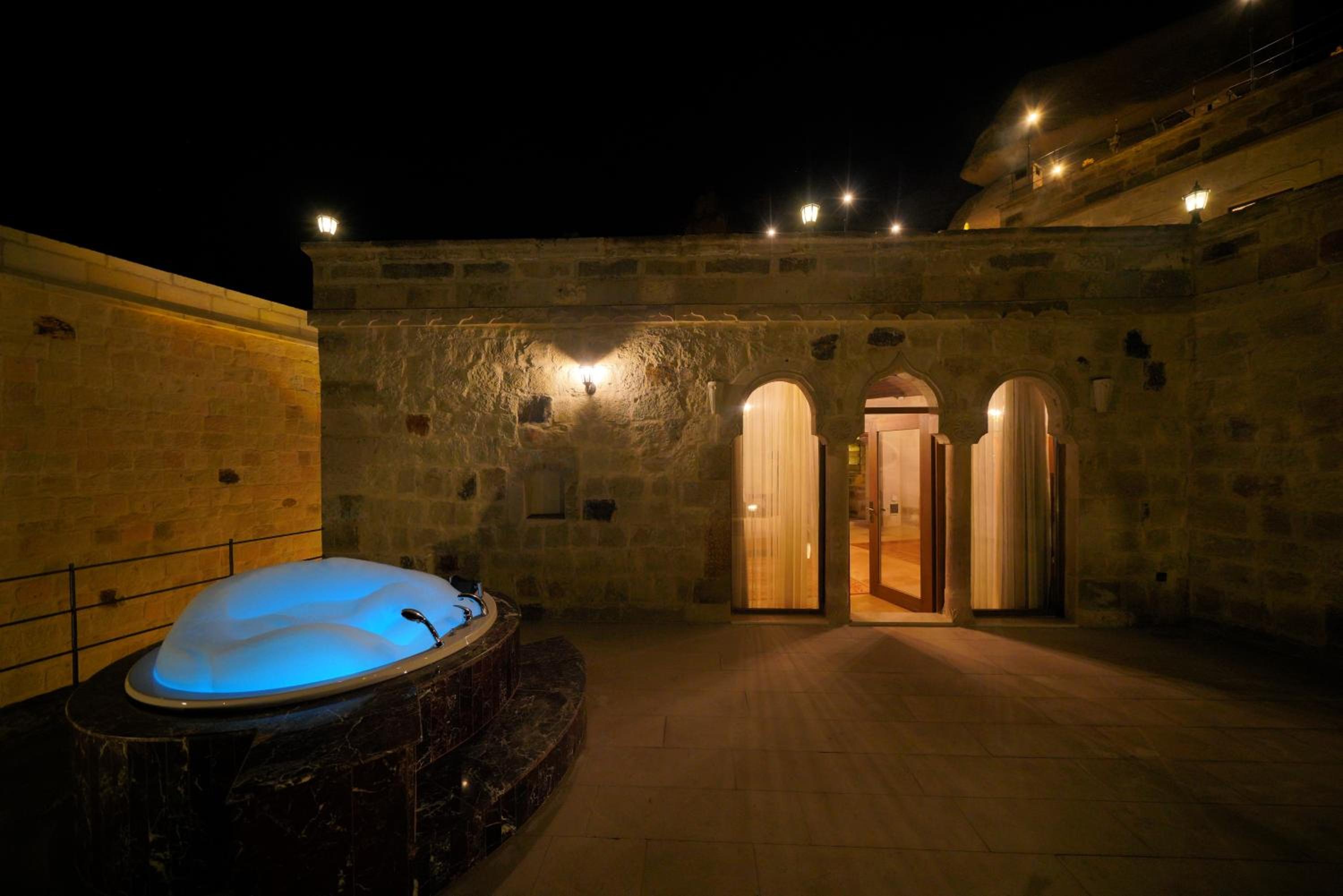 Secret Hill Cave Suites - Image 109
