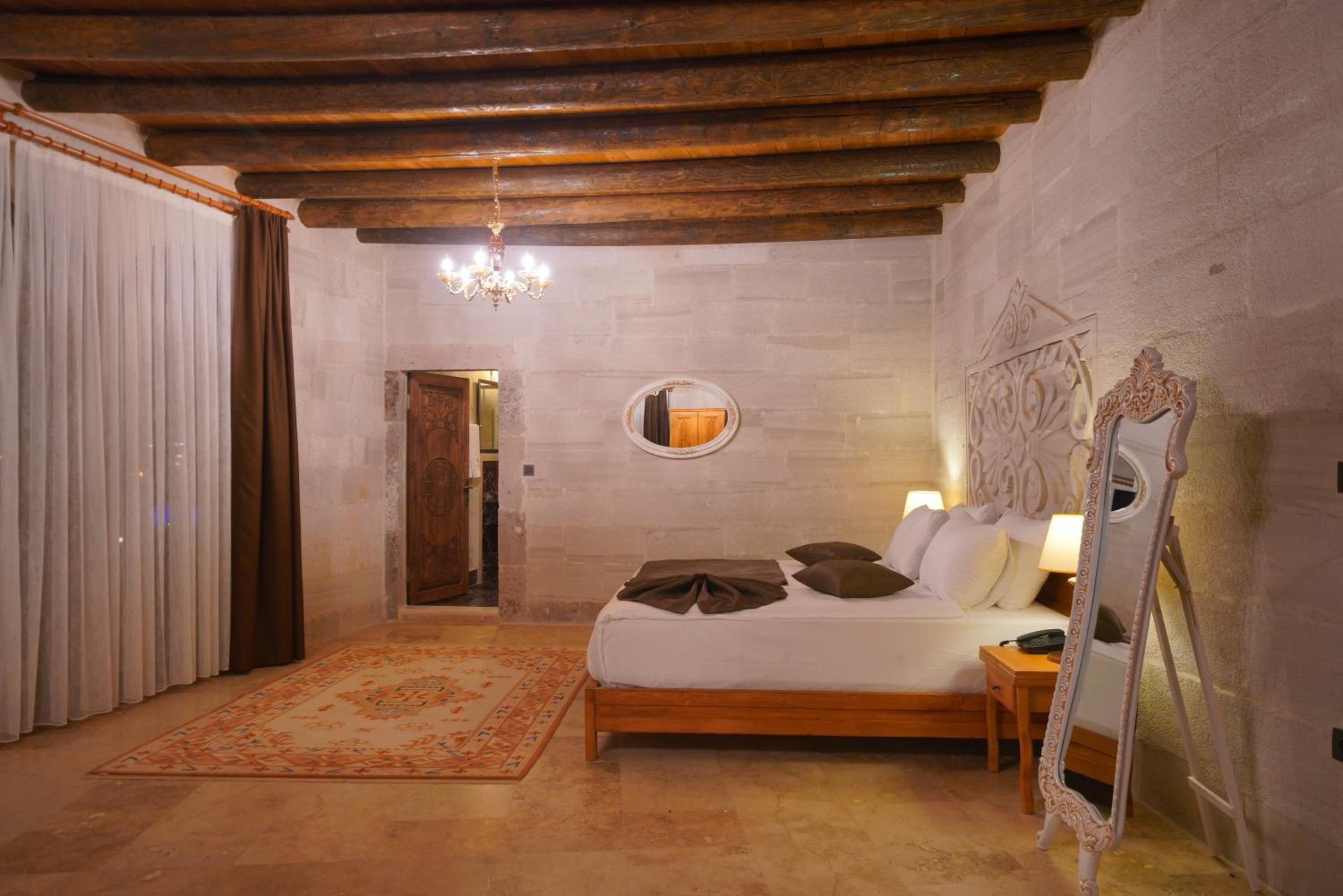 Secret Hill Cave Suites - Image 49