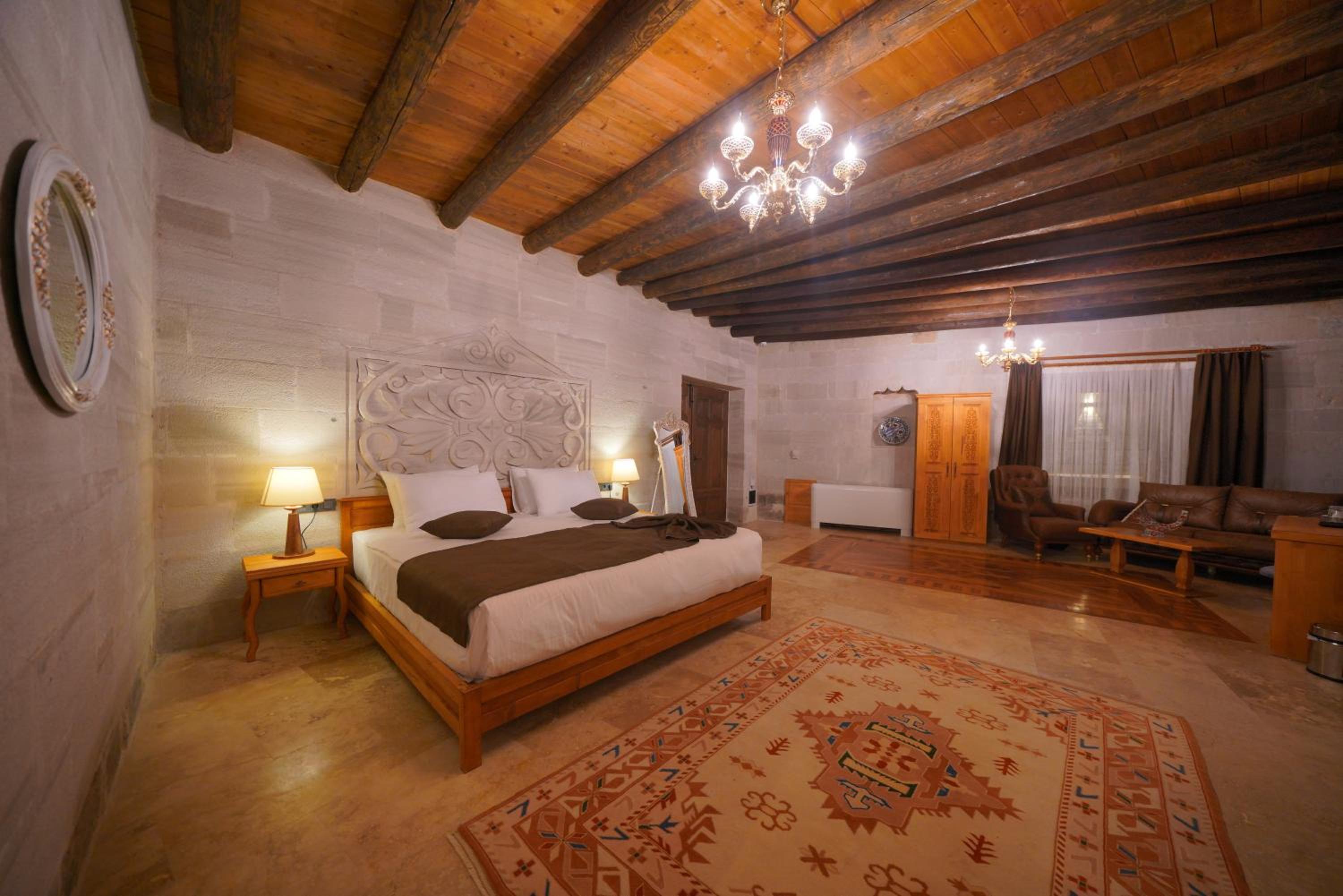Secret Hill Cave Suites - Image 42