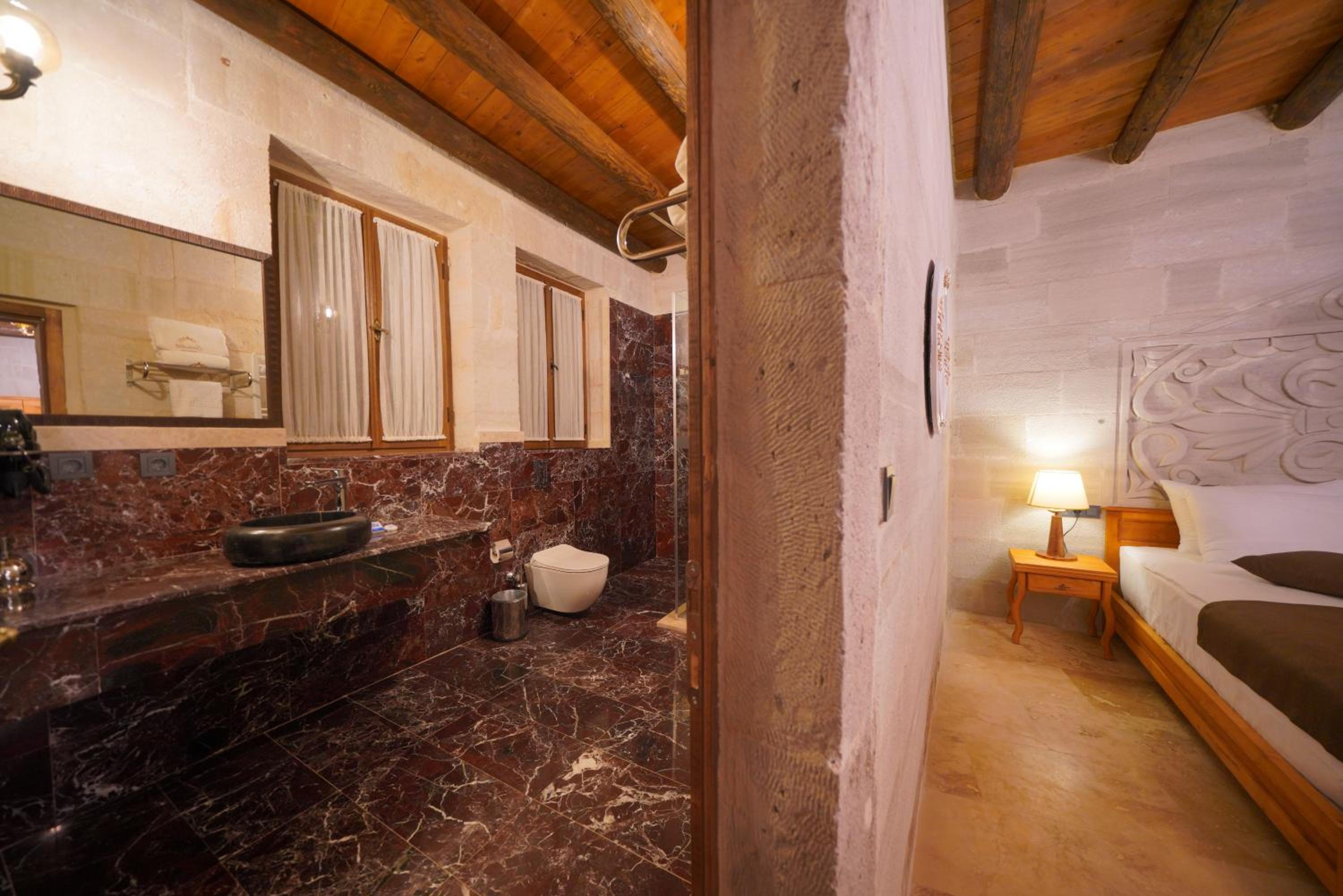 Secret Hill Cave Suites - Image 31