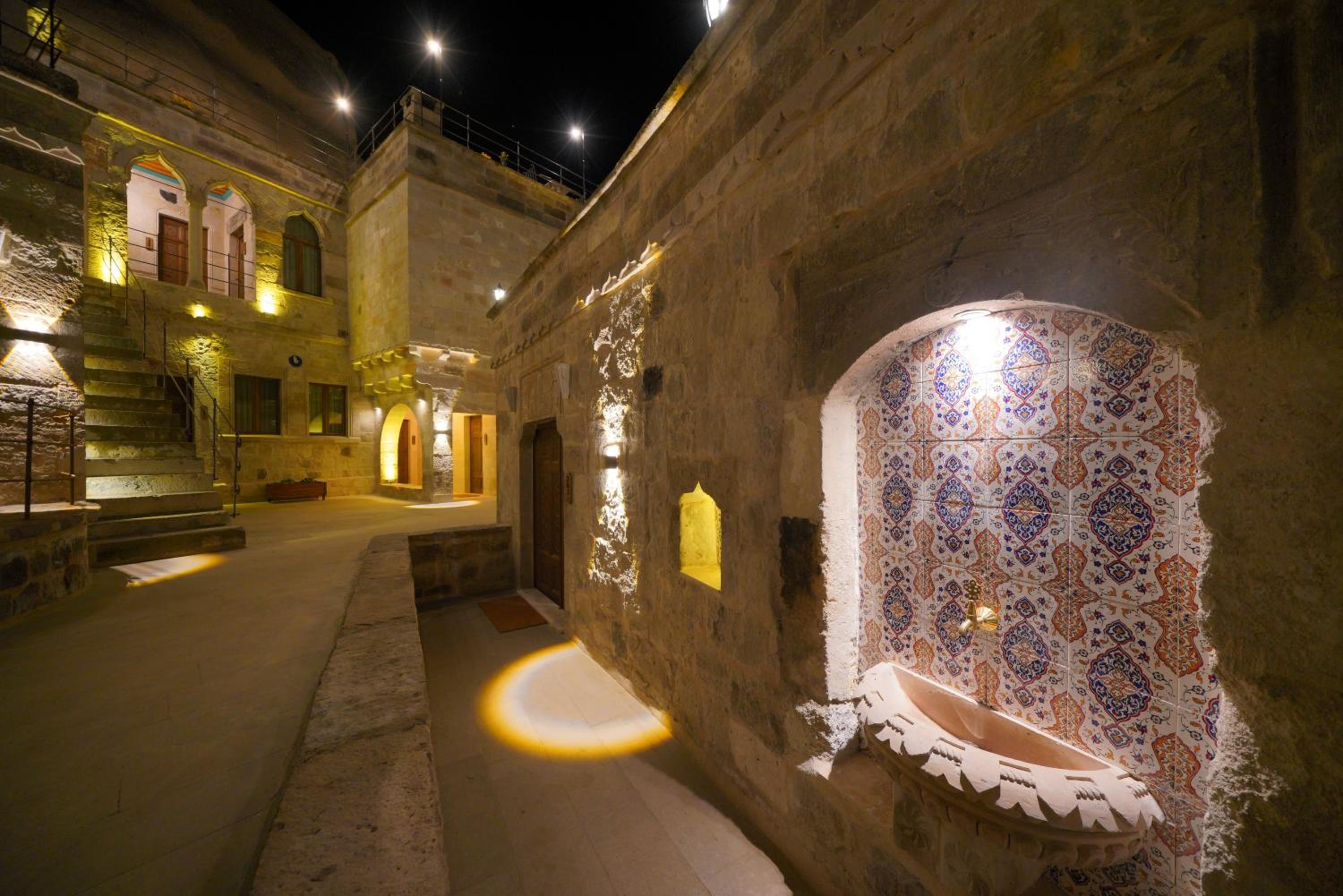 Secret Hill Cave Suites - Image 75