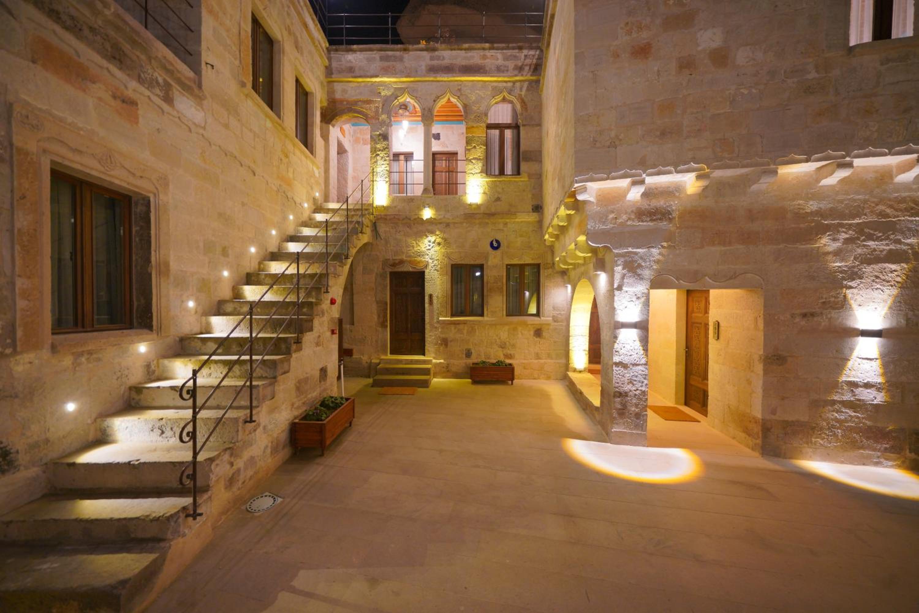 Secret Hill Cave Suites - Image 169