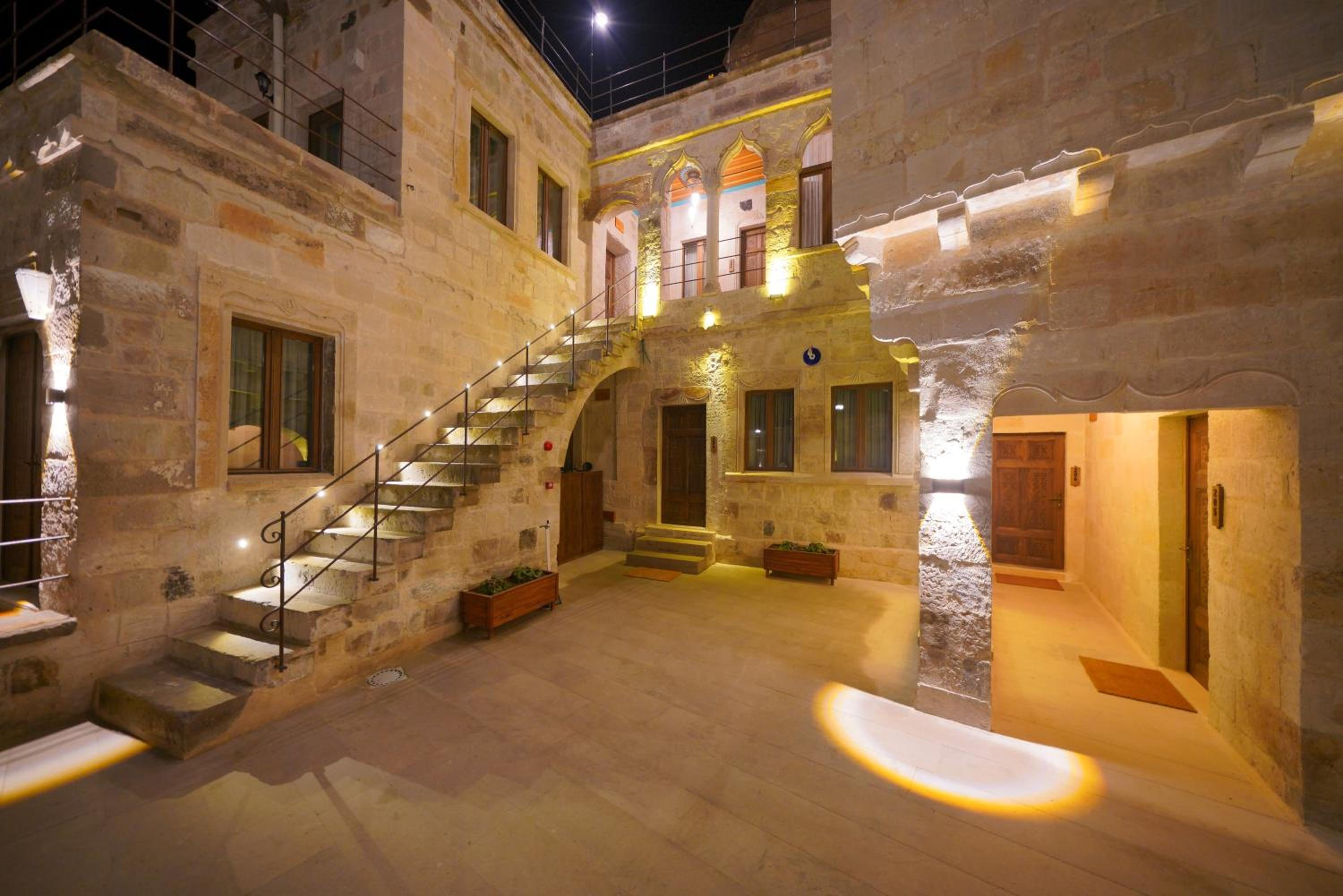 Secret Hill Cave Suites - Image 78