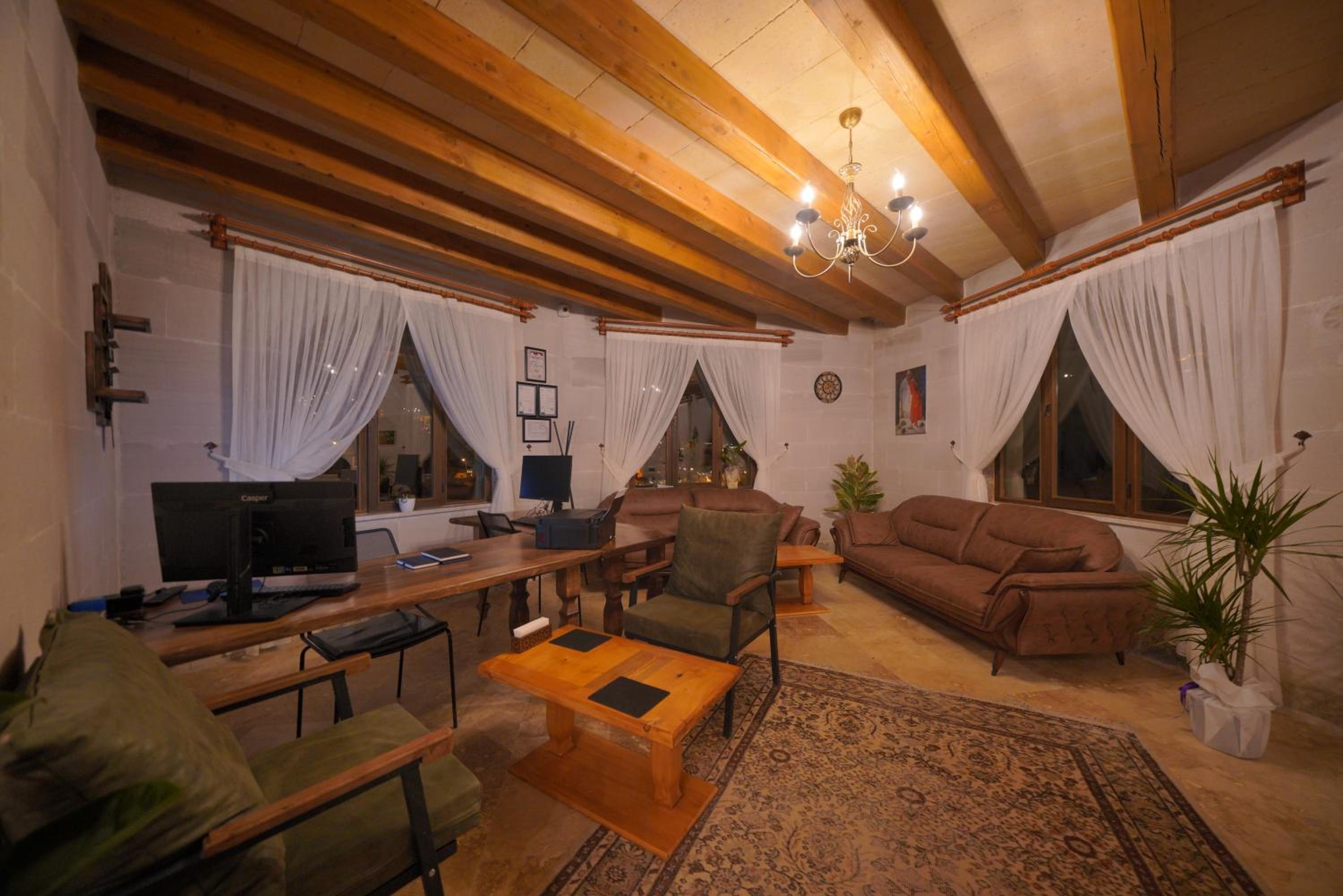 Secret Hill Cave Suites - Image 82