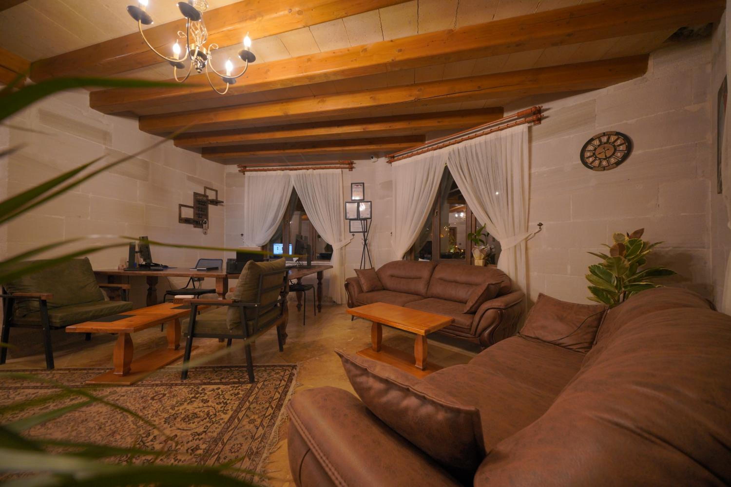 Secret Hill Cave Suites - Image 84