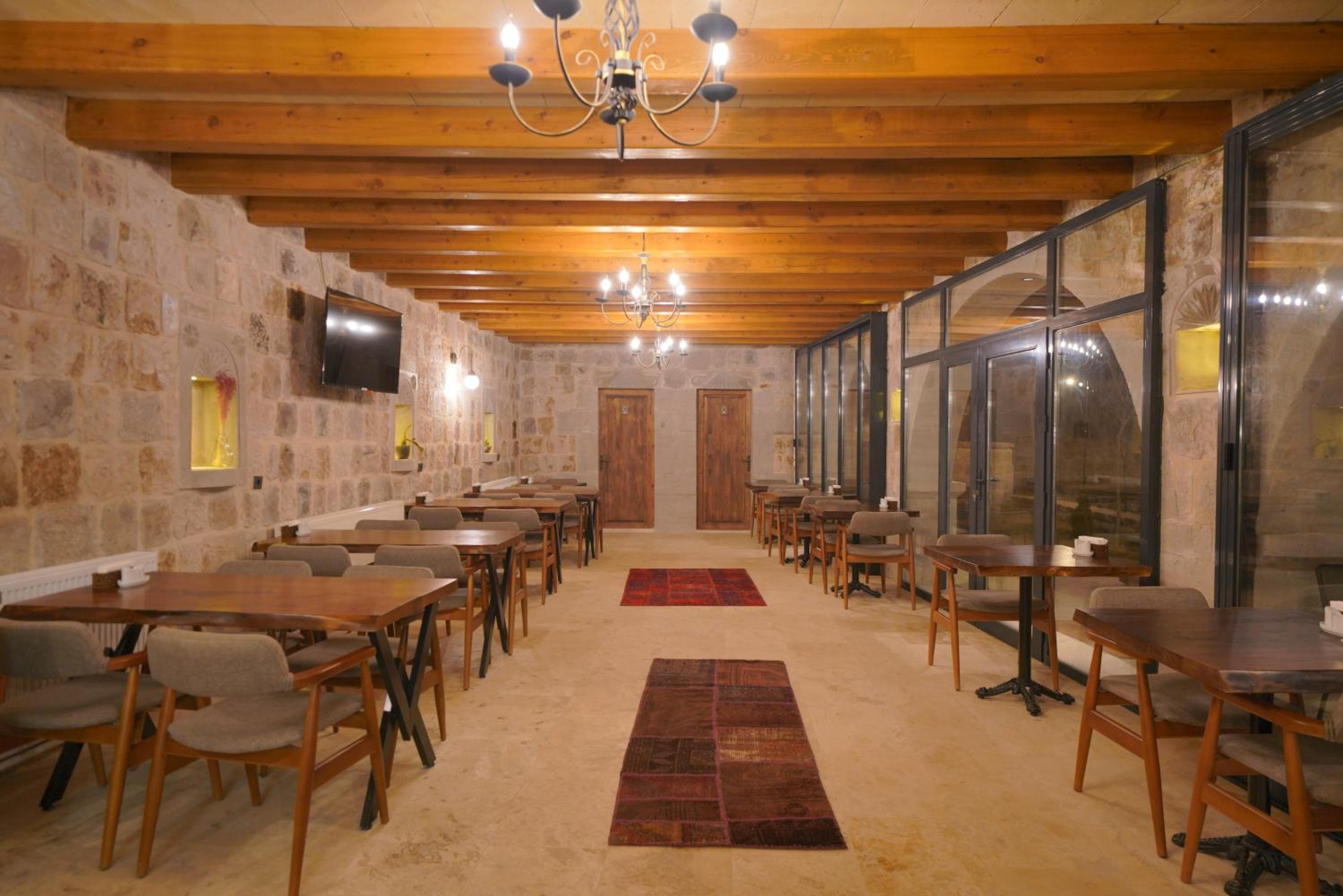 Secret Hill Cave Suites - Image 83
