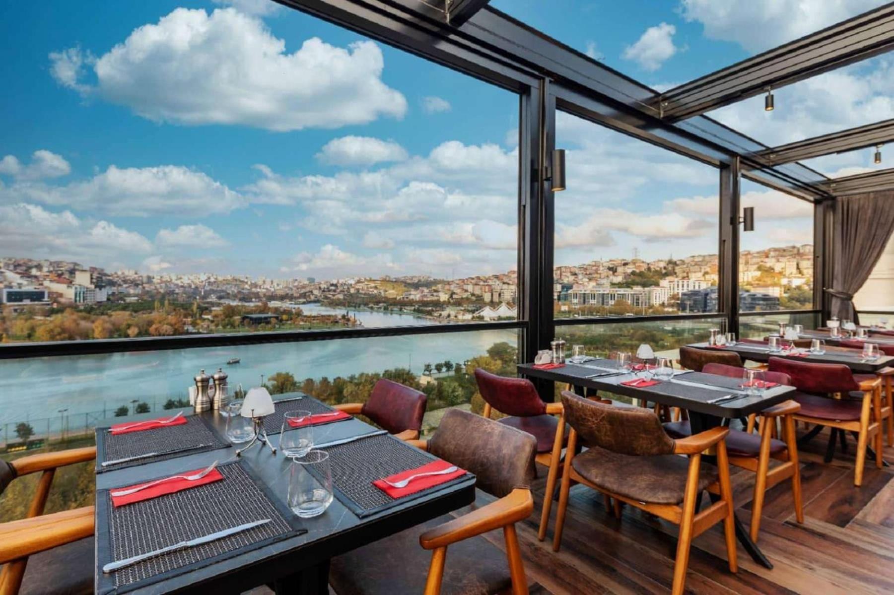 Ramada by Wyndham İstanbul Golden Horn - Image 11