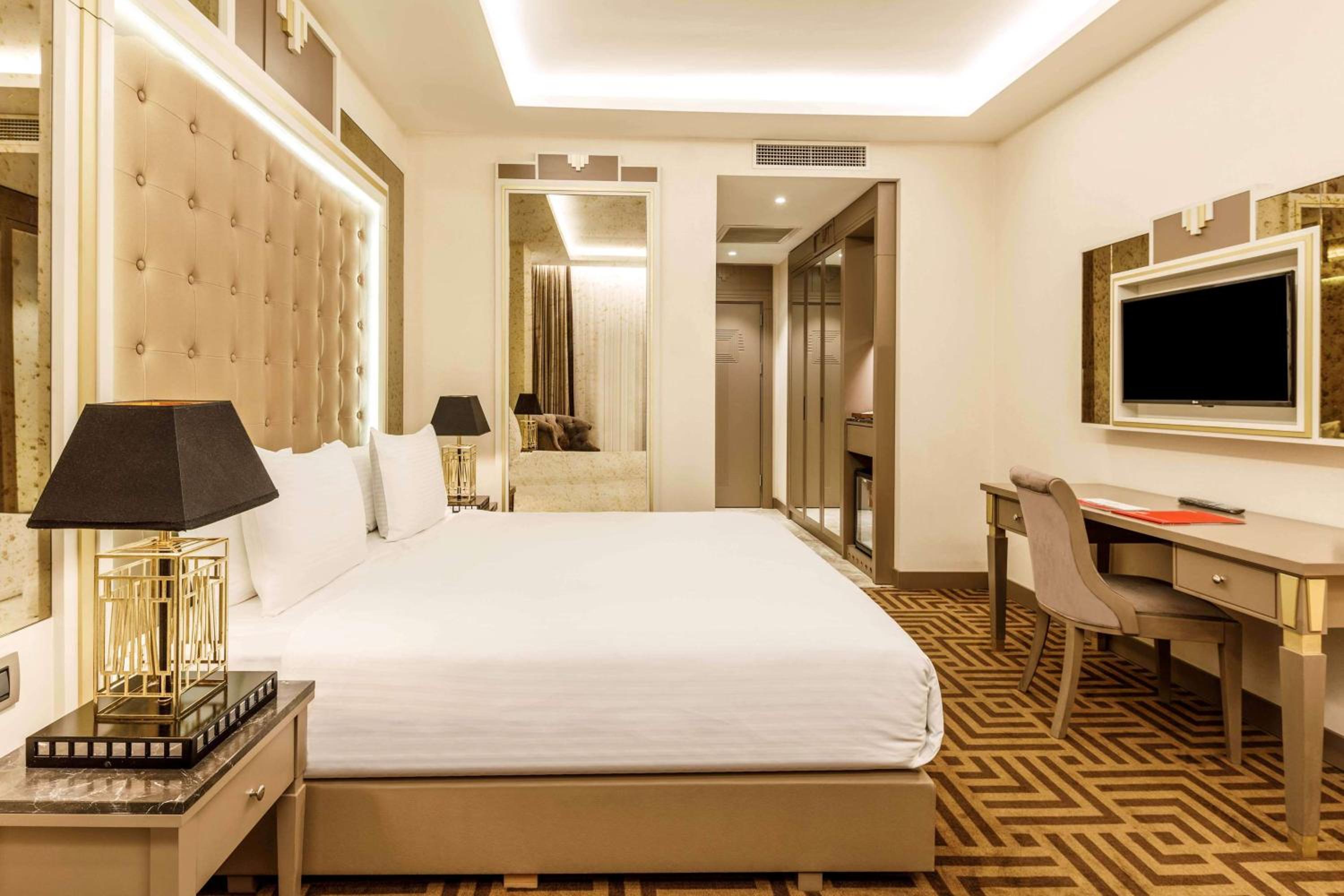 Ramada by Wyndham İstanbul Golden Horn - Image 70
