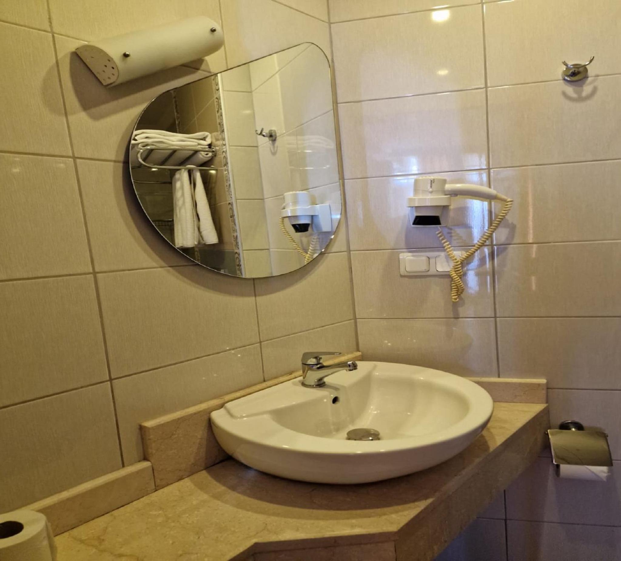Azak Hotel - Image 29