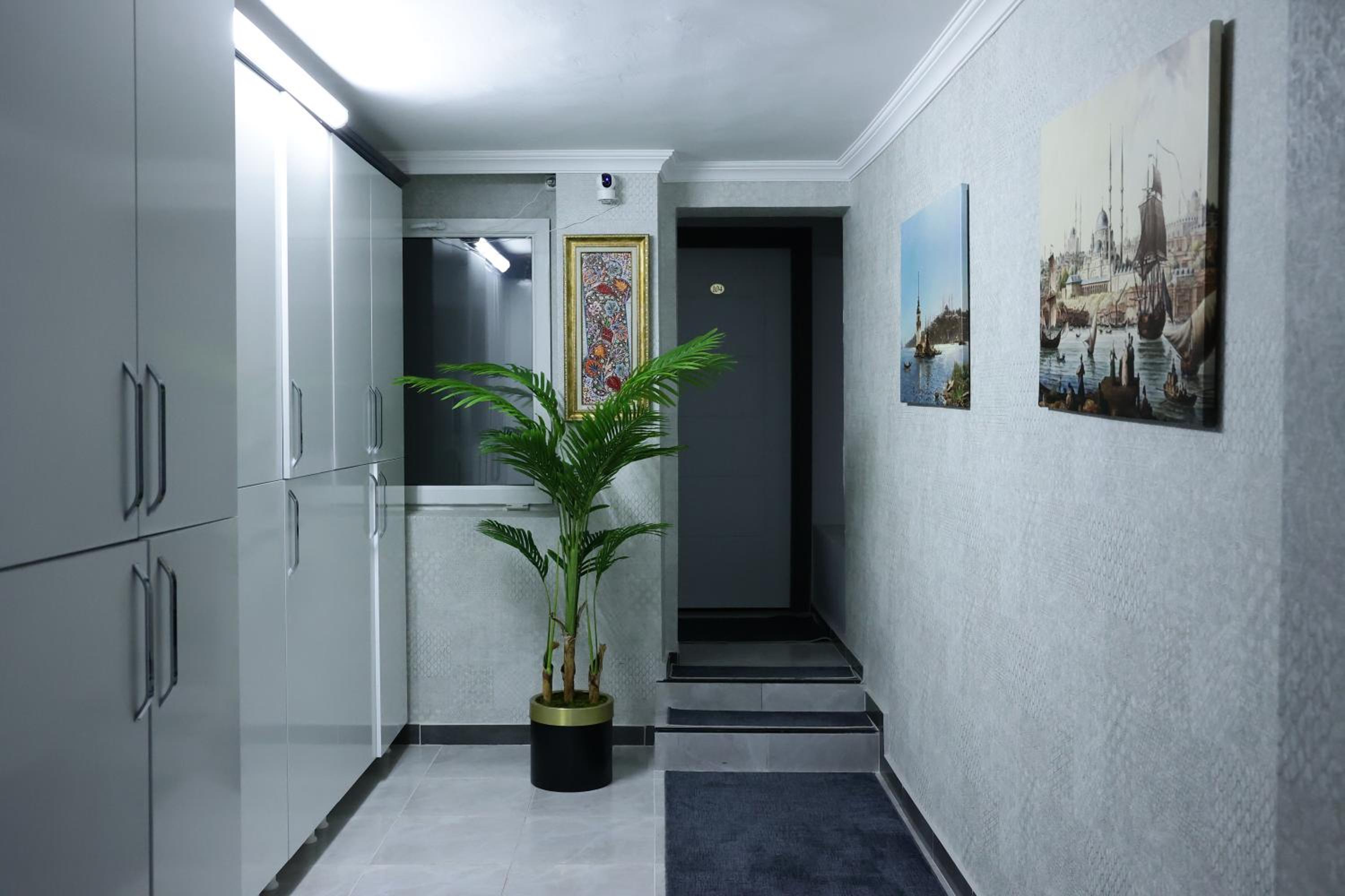 Bonita Apart - Image 107