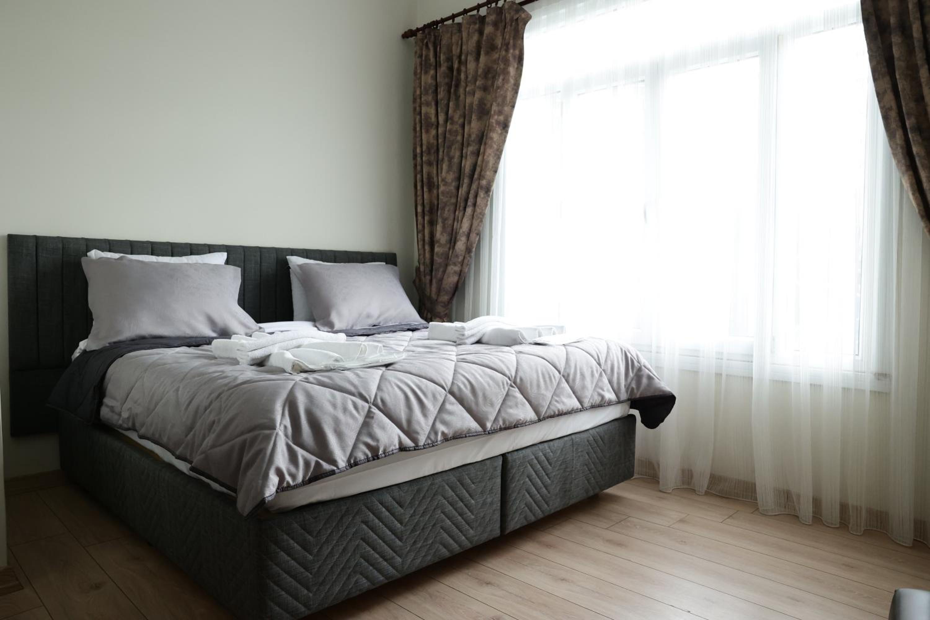 Bonita Apart - Image 47