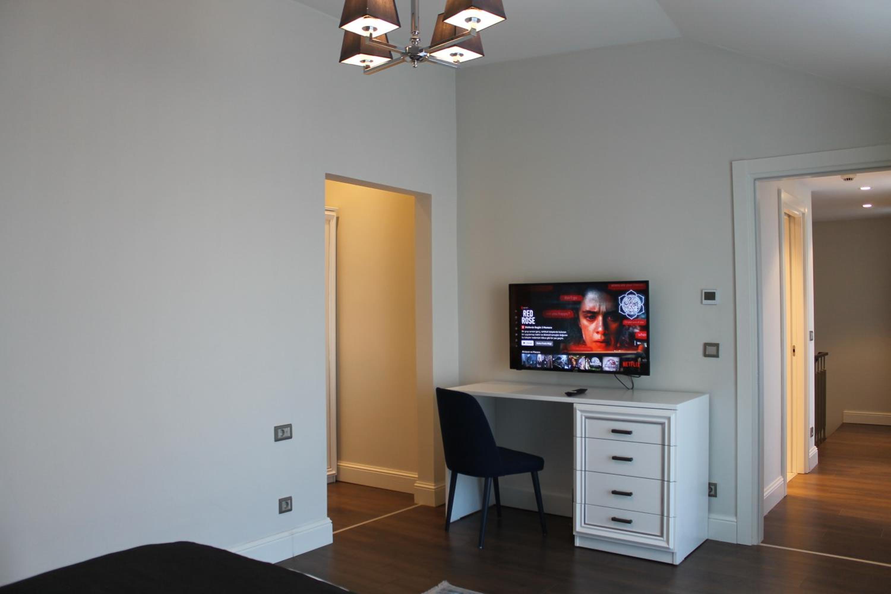 Garlon Residence - Image 118